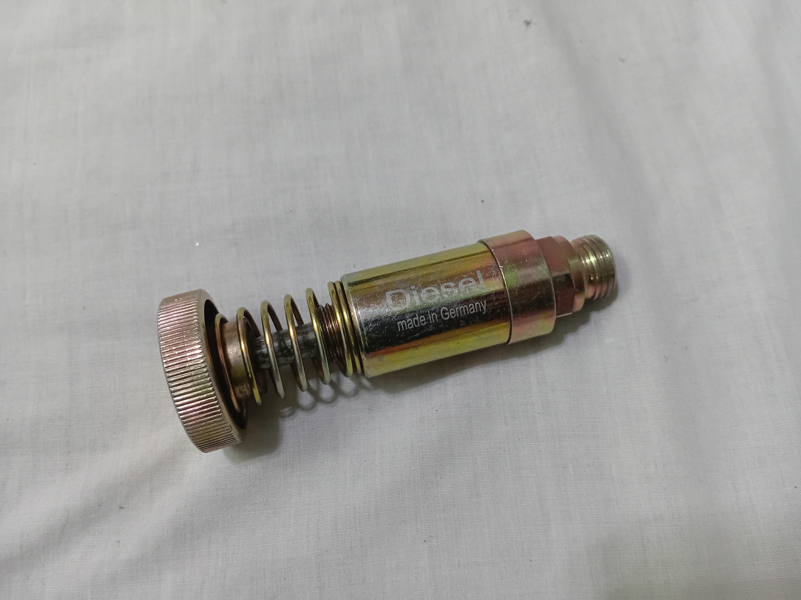 تلمبه پمپ سه گوش قدیم فنر دار دیزل آلمانی