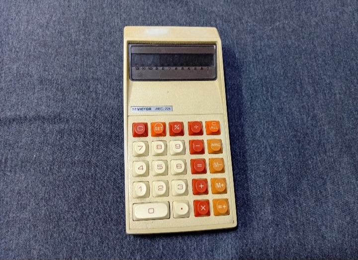 ماشین حساب لامپی قدیمی ویکتور USA بدون باتری