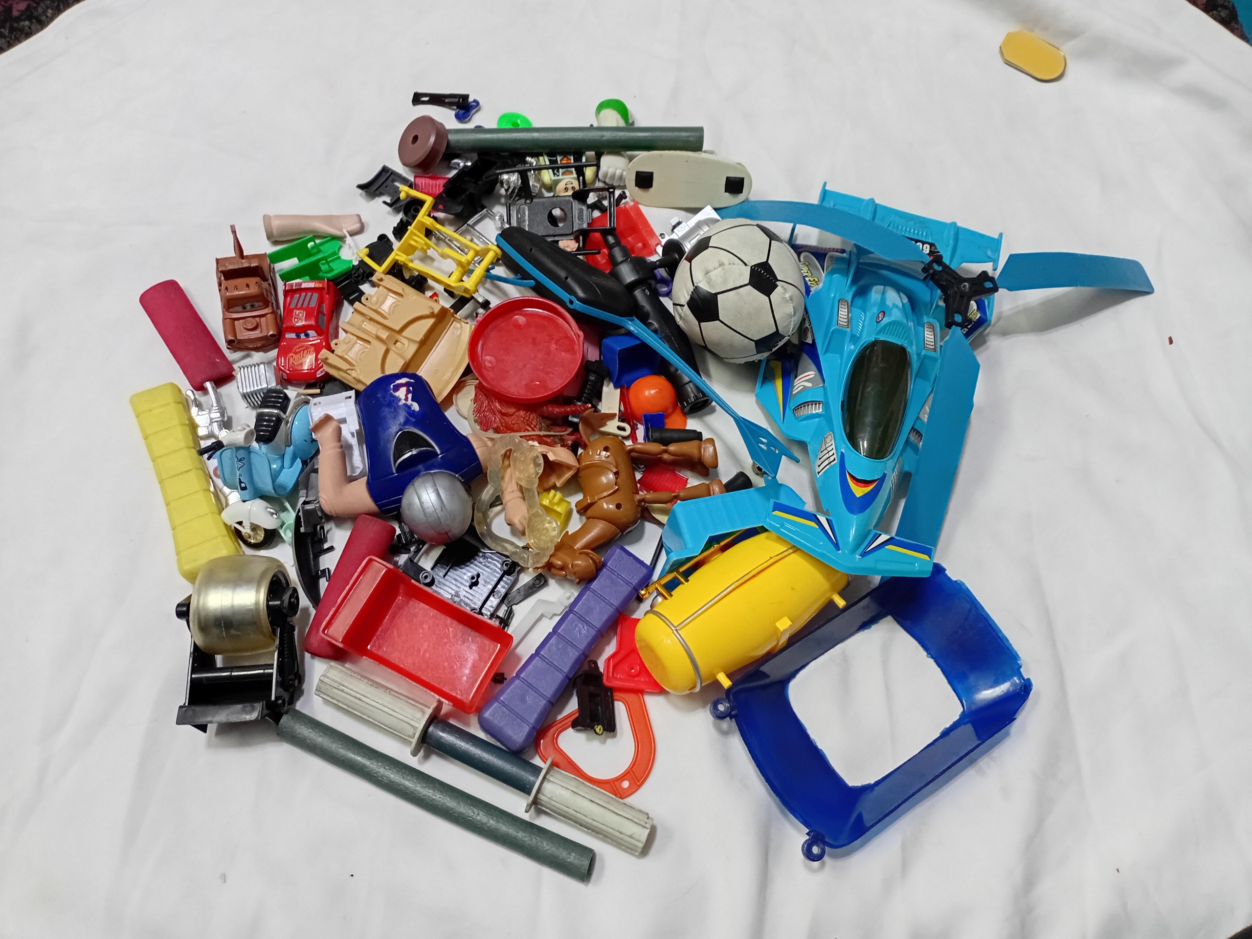 مجموعه قطعات خورد یدکی اسباب بازی قدیمی جدید