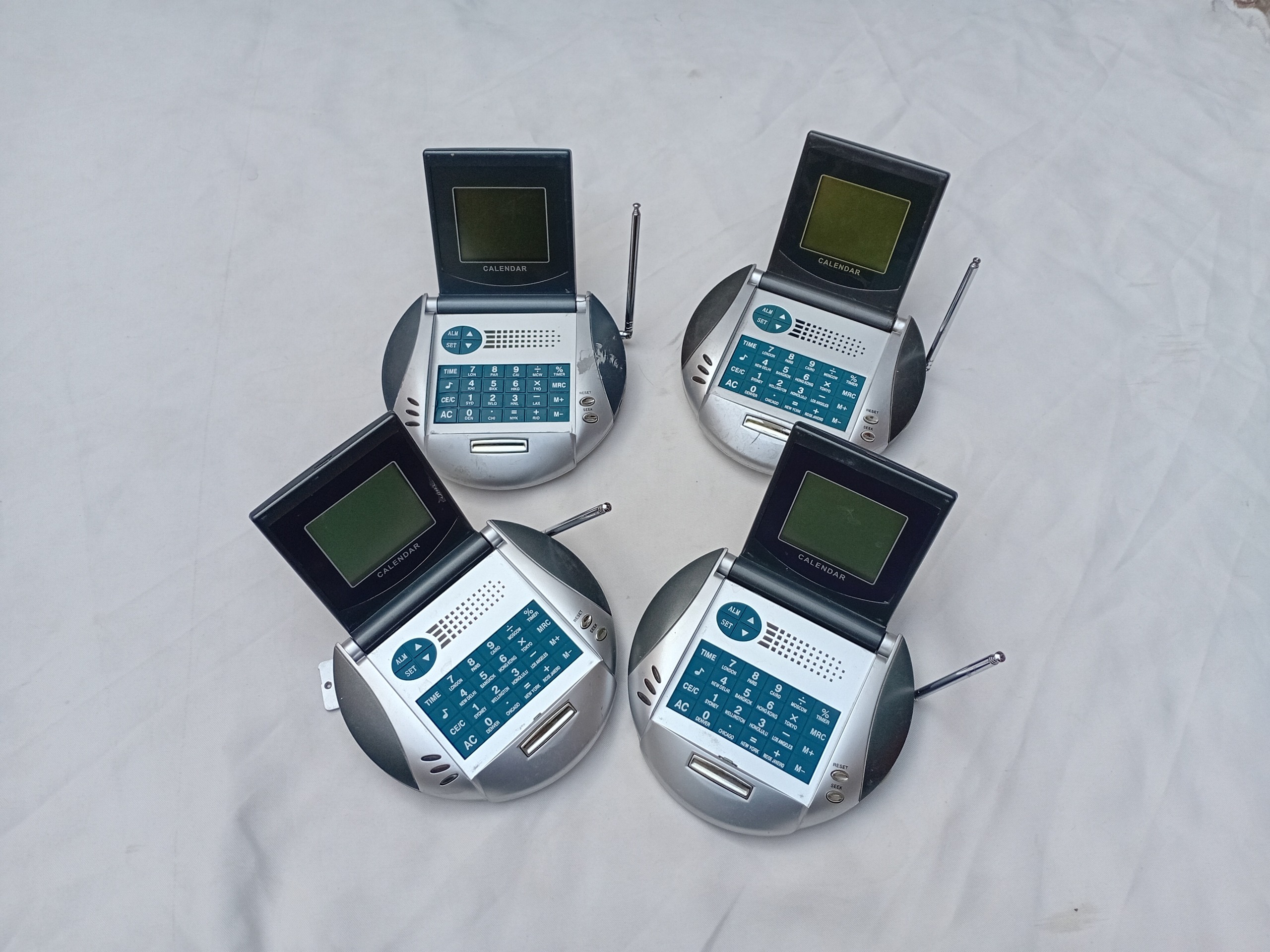 4 عدد رادیو ماشین حساب دار خاموش