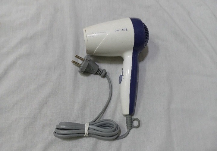 سشوار سالم و تست شده مطابق تصاویر