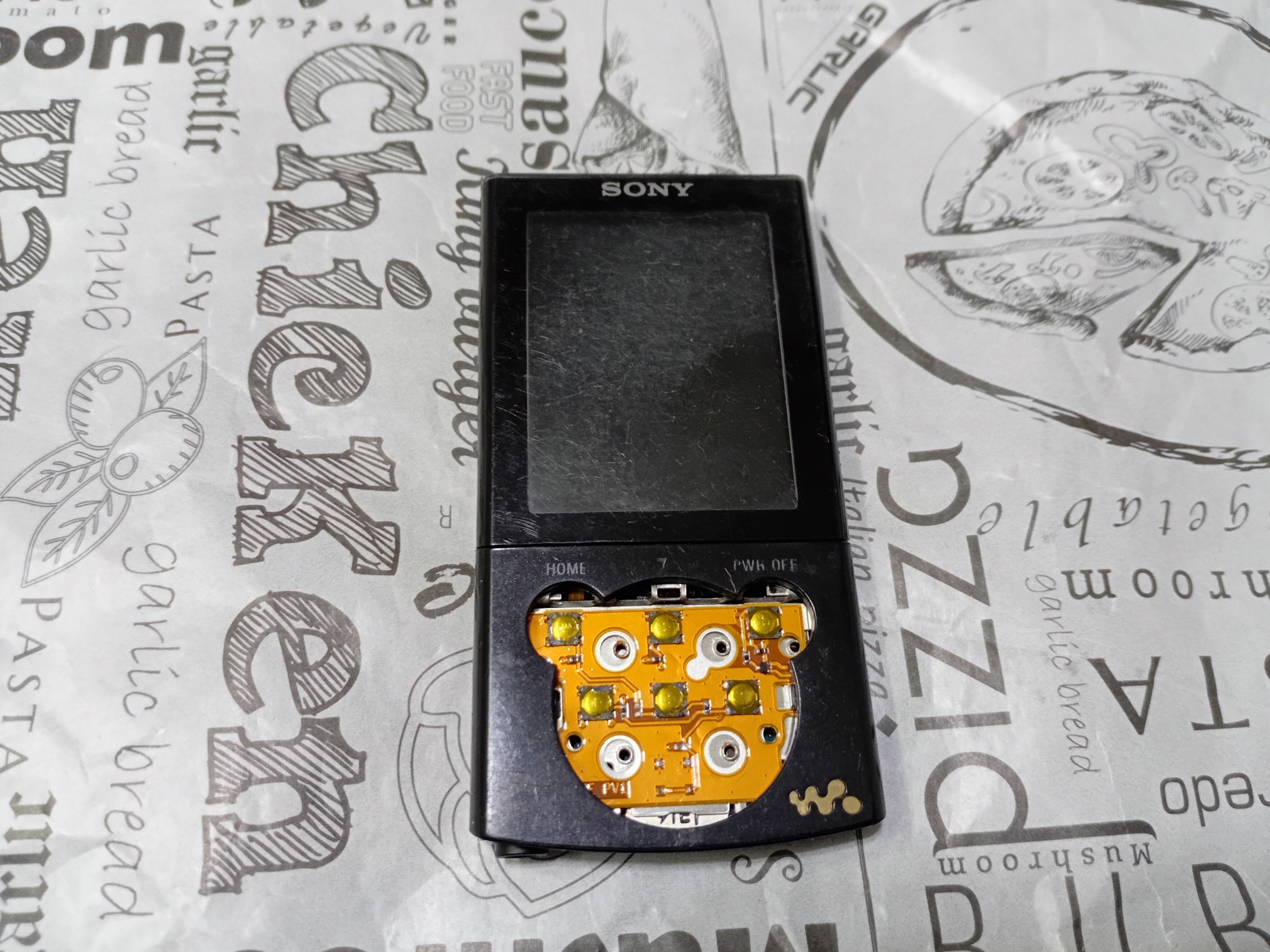 موزیک MP4 پلیر واکمن سونی اوراقی خاموش ناقص