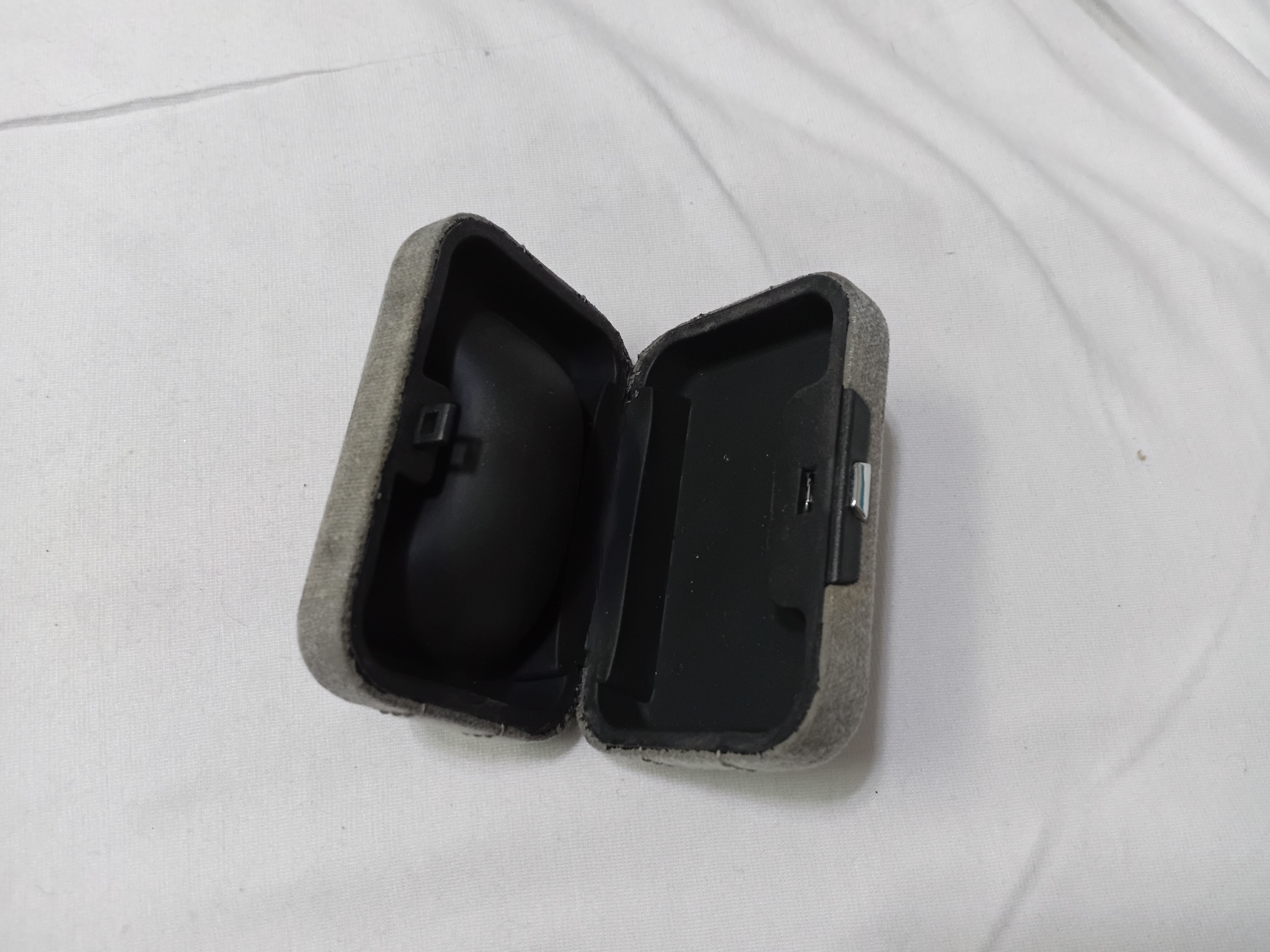 جعبه خالی سمعک