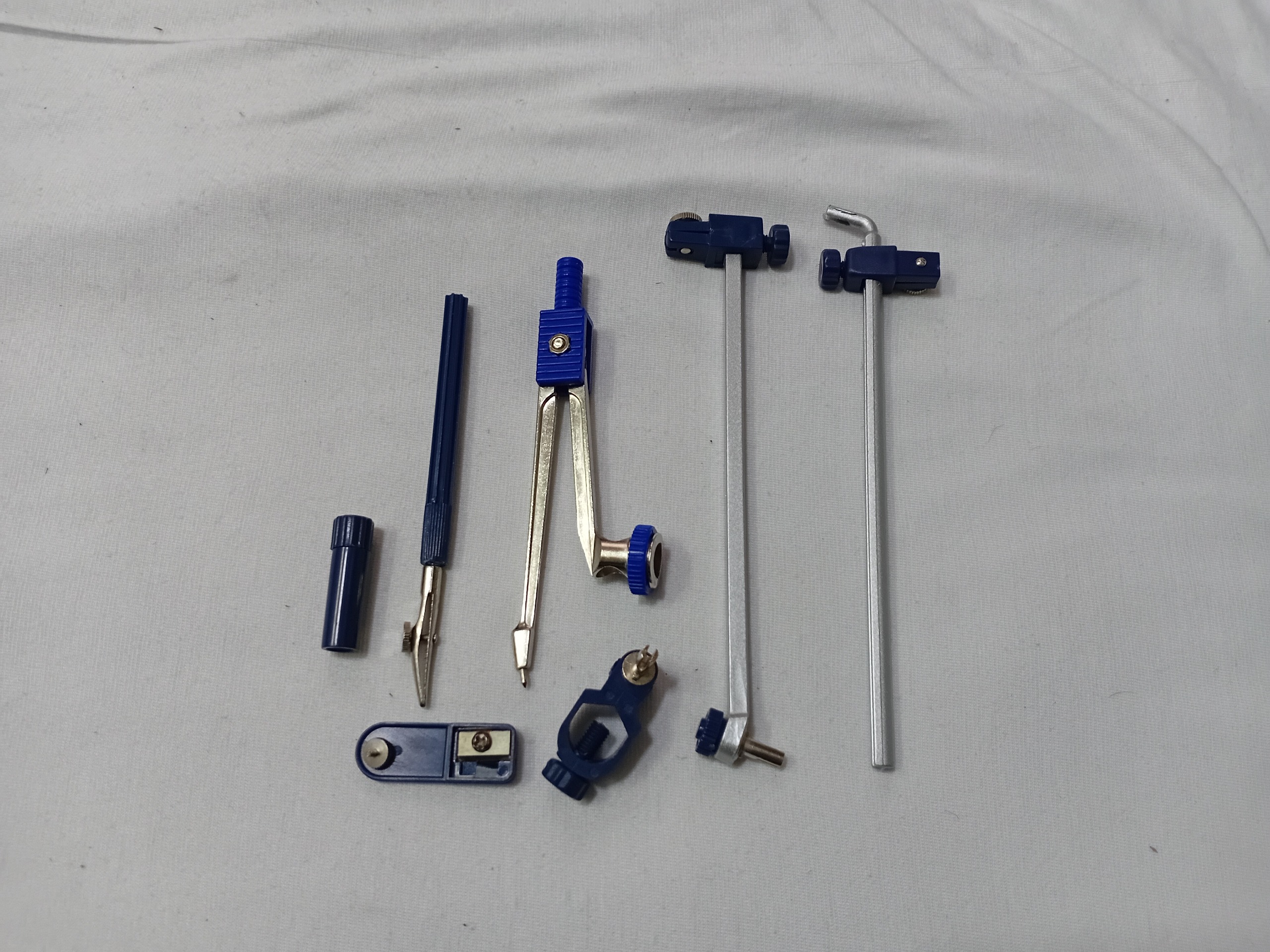 تعدادی پرگار مهندسی تراش