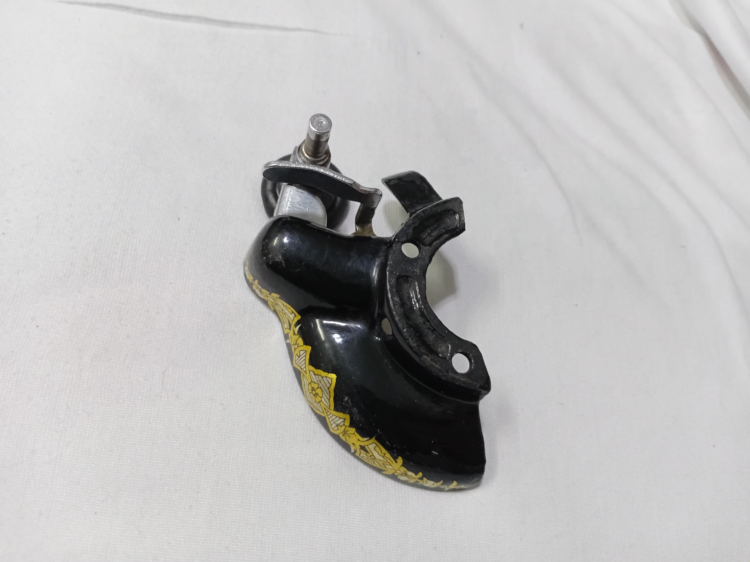 لوازم یدکی چرخ خیاطی قدیمی