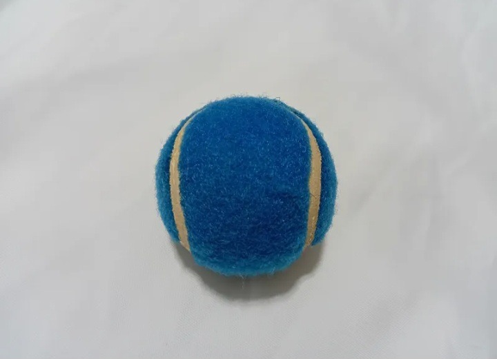 توپ تنیس رنگ آبی خاص کمیاب