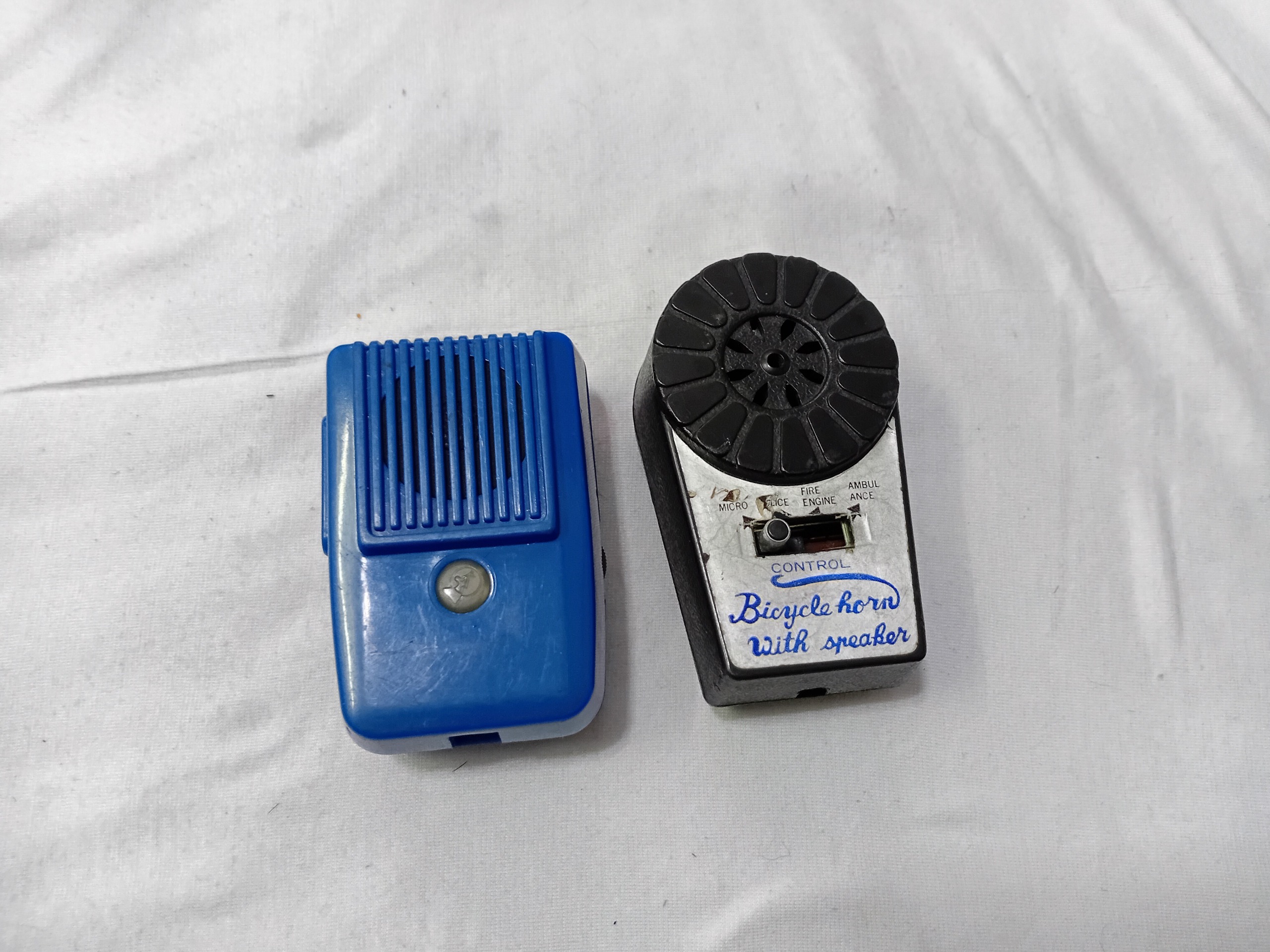 دو عدد میکروفون دهنی شیپوری