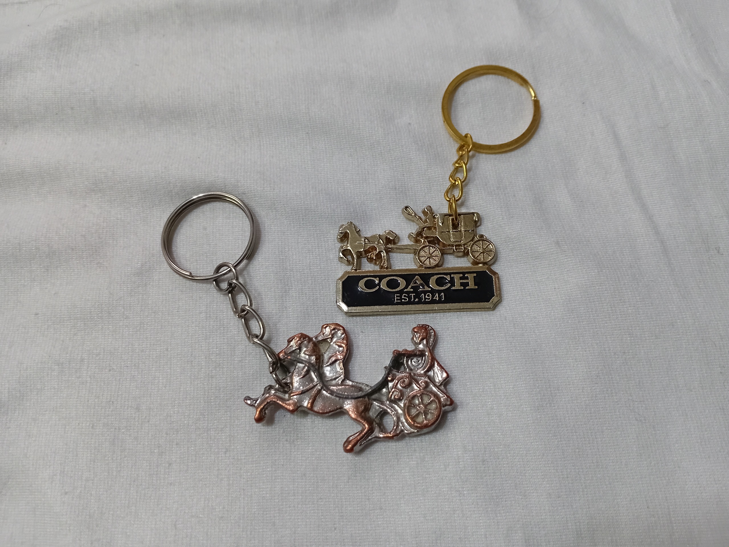 دو عدد جاکلیدی فلزی طرح کالسکه