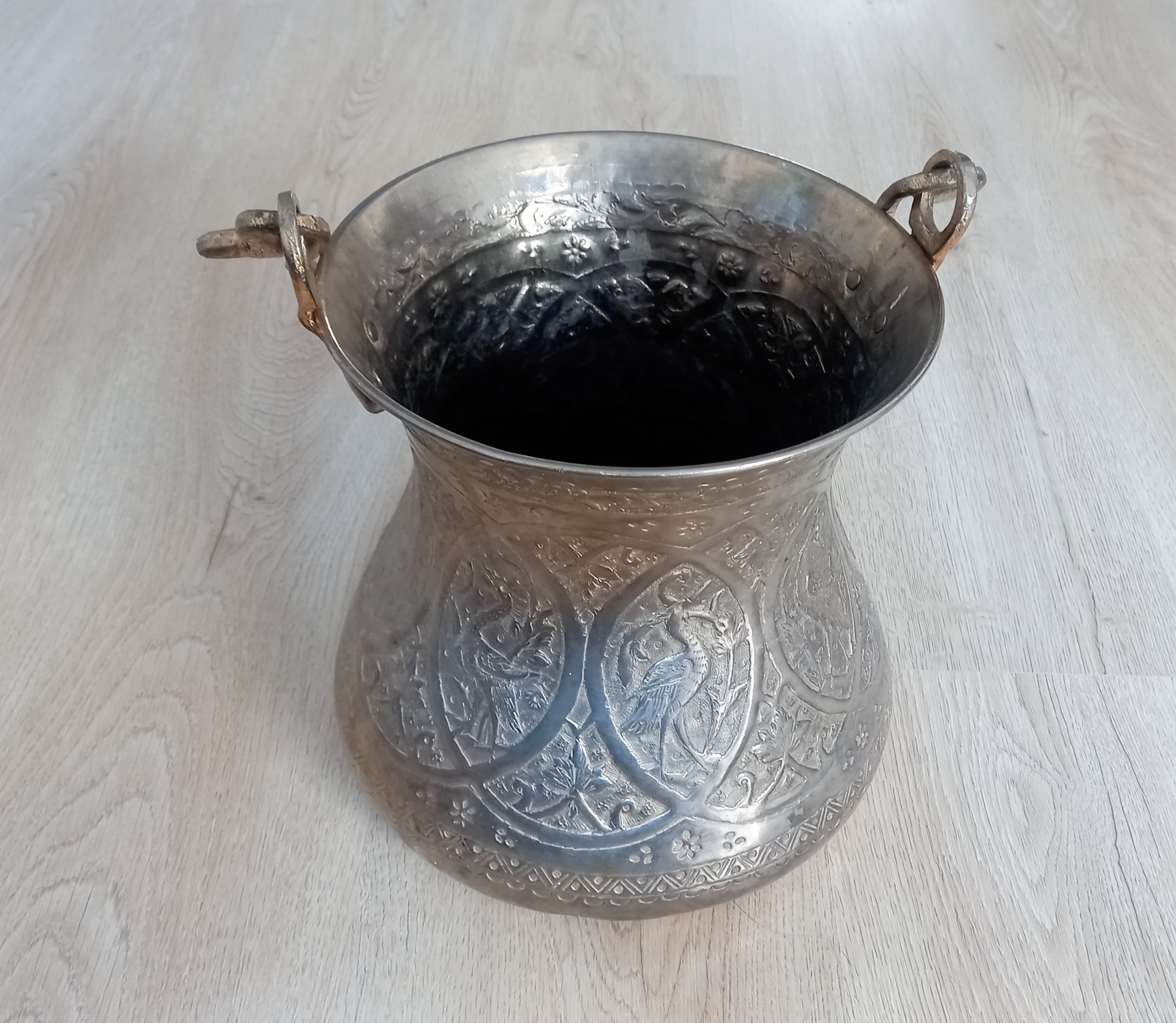 ظرف قدیمی نفیس ارتفاع 24 و قطر کف 25