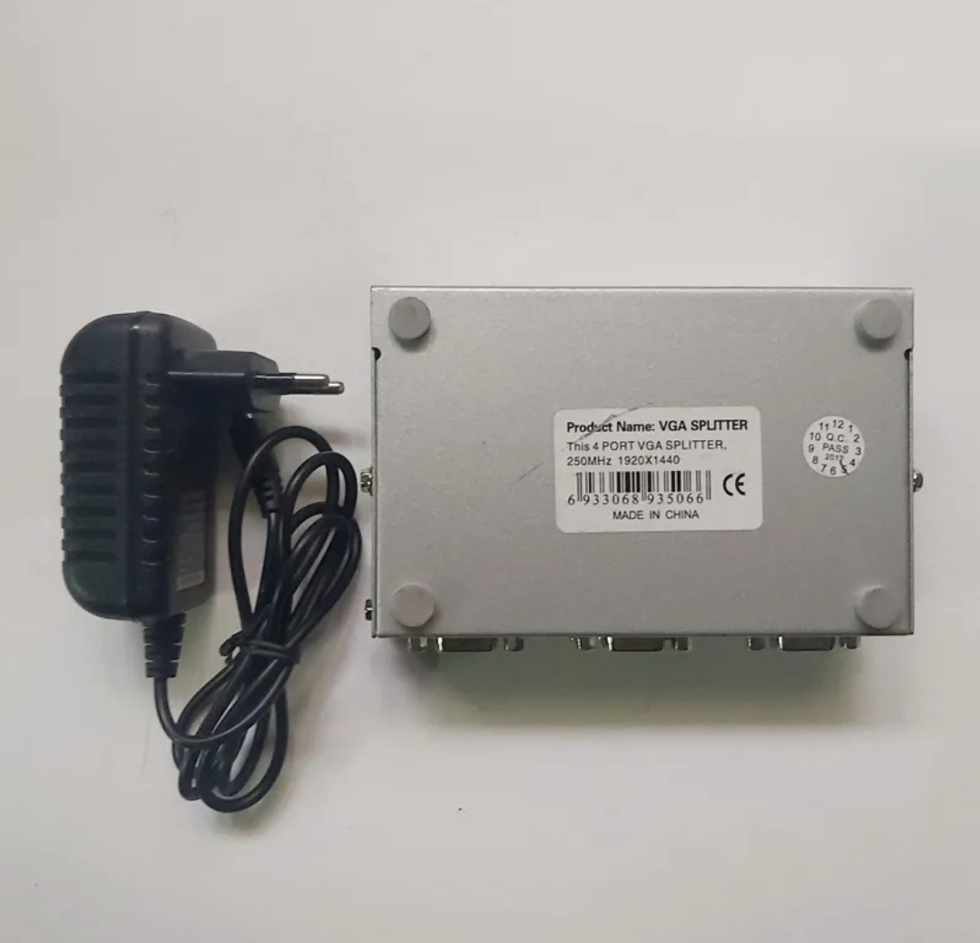 اسپلیت 1 به 4 VGA برند Maituo بسیار با کیفیت