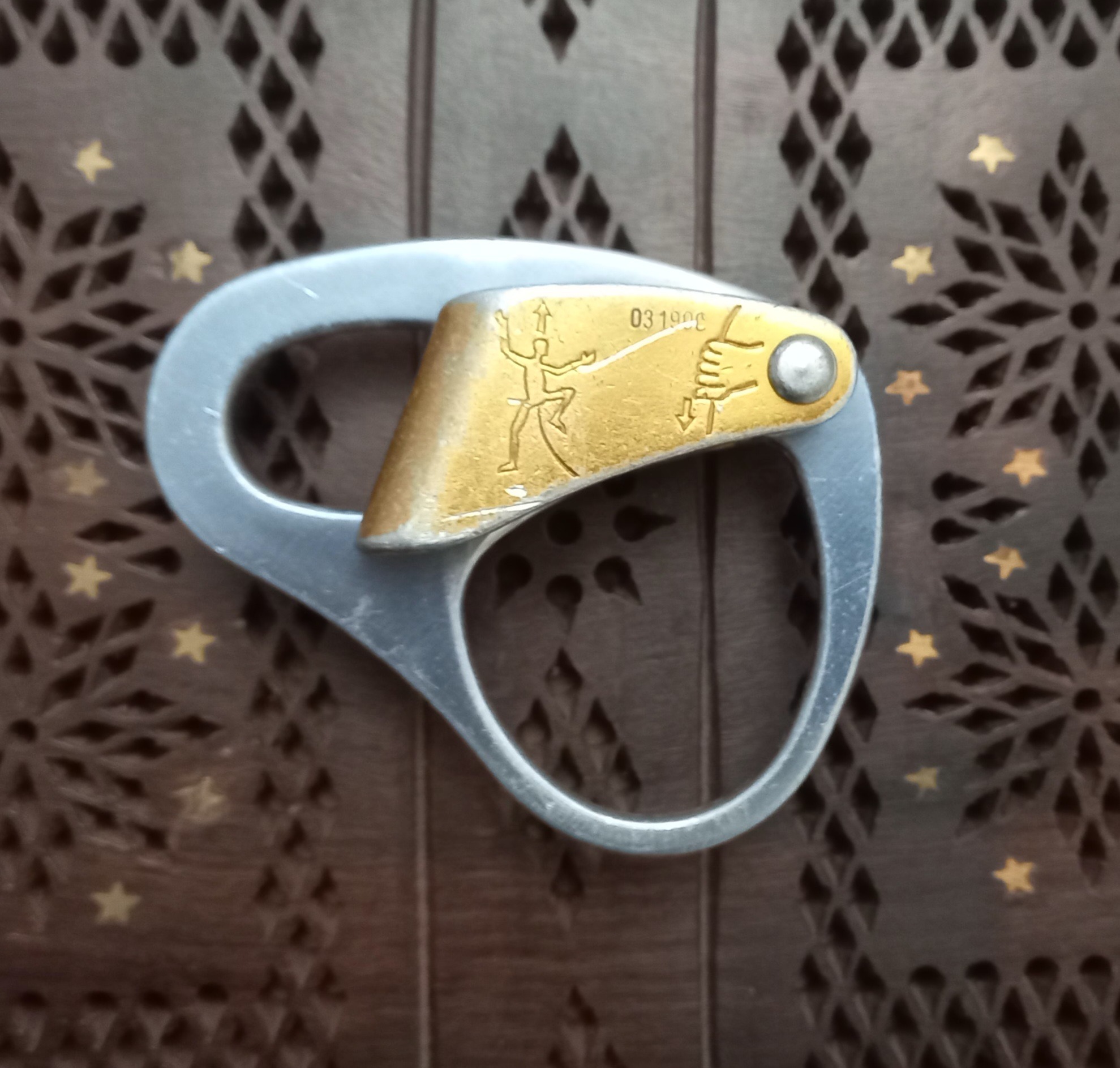 ابزار فرود و حمایت سنگنوردی ریورسو Petzl فرانسه