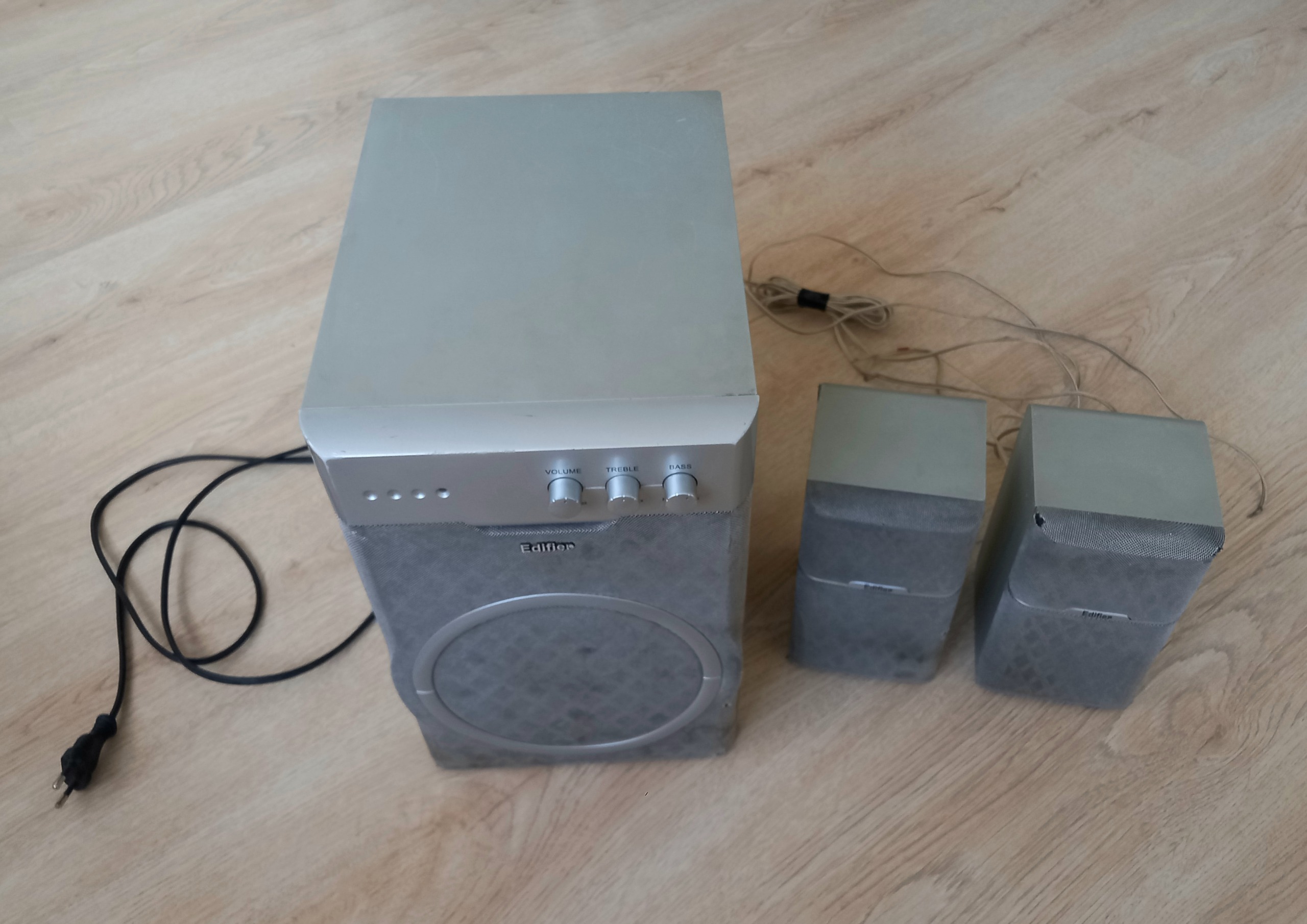 اسپیکر 3 تکه ادیفایر R401 حدودا تولید 1998 کانادا