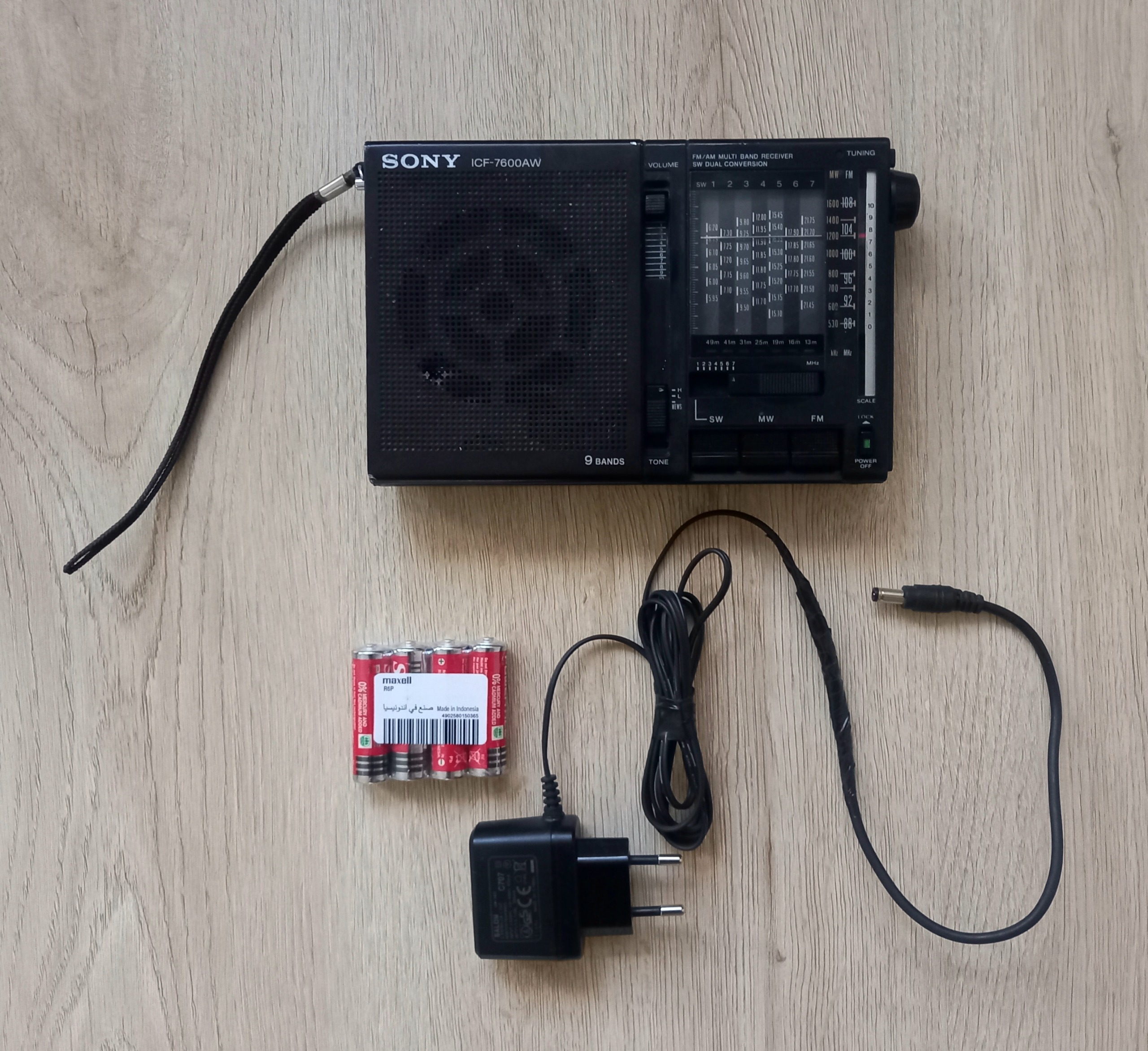 رادیو جیبی sony اصل ژاپن 7600AW توضیحات دارد