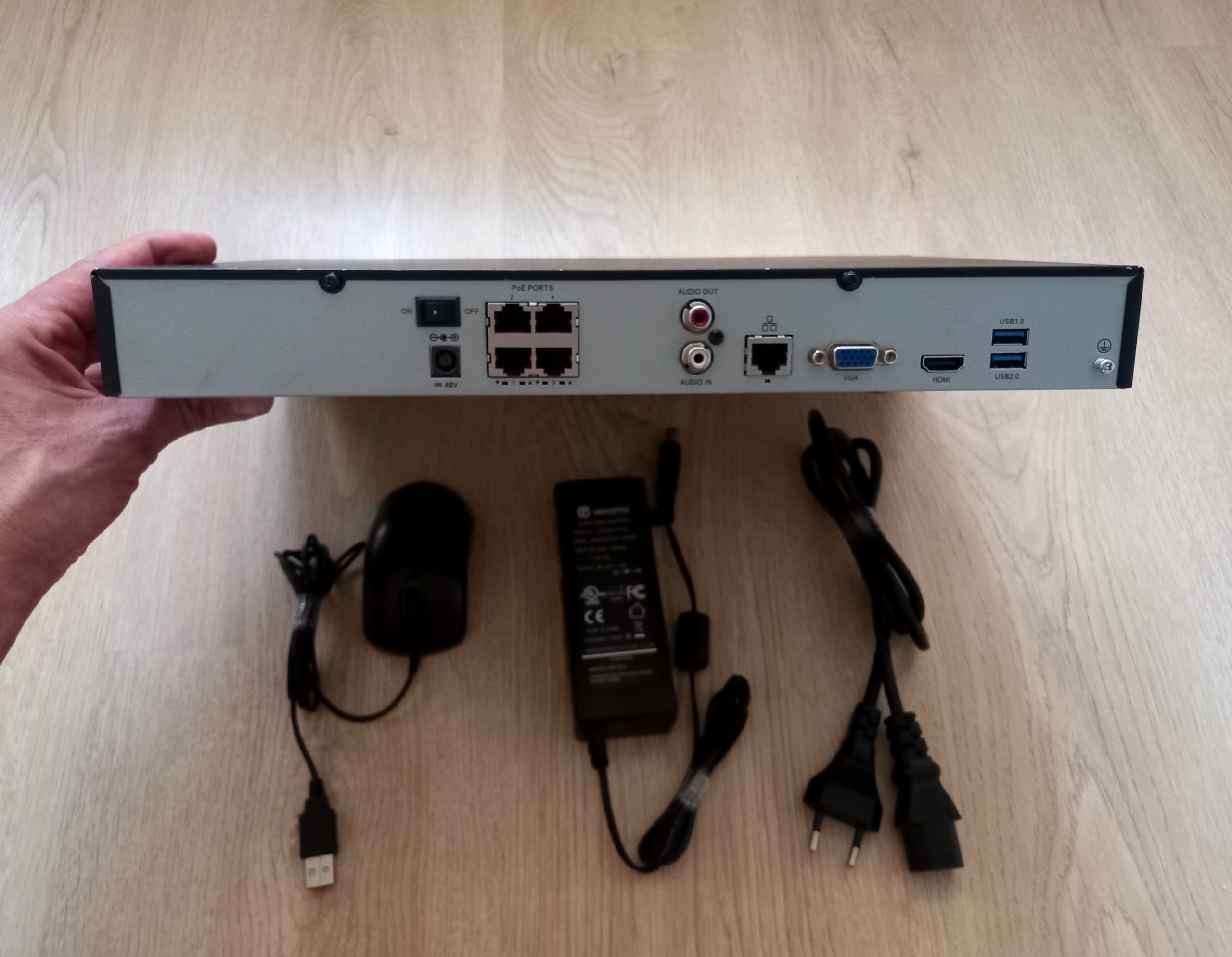 دستگاه NVR چهار کانال POE NVR Uniview مدل 20104EP
