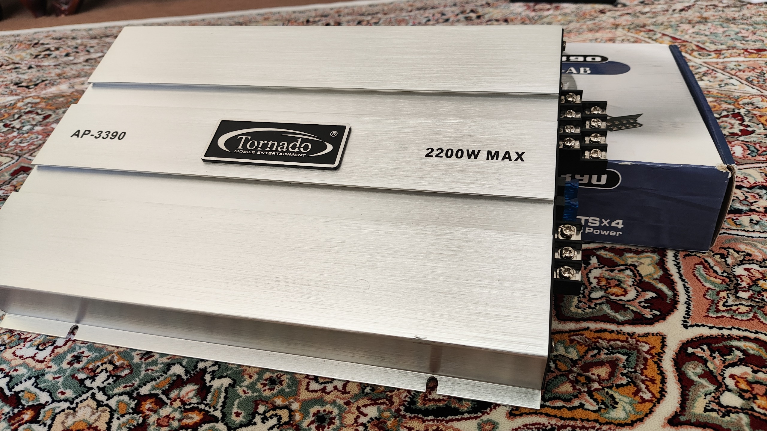 آمپلی فایر tornado  وات2200 چهار کاناله