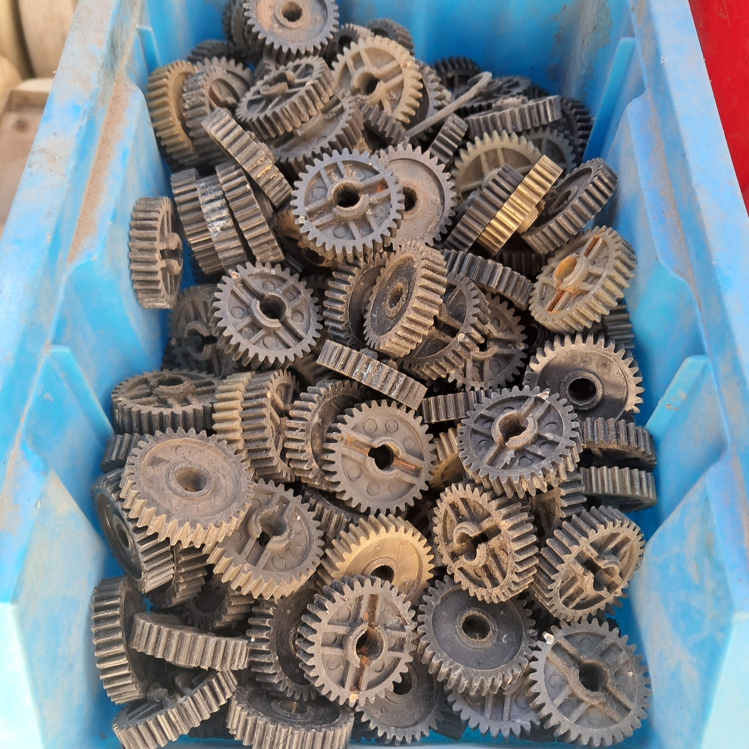 200 عدد چرخ دنده یک شکل