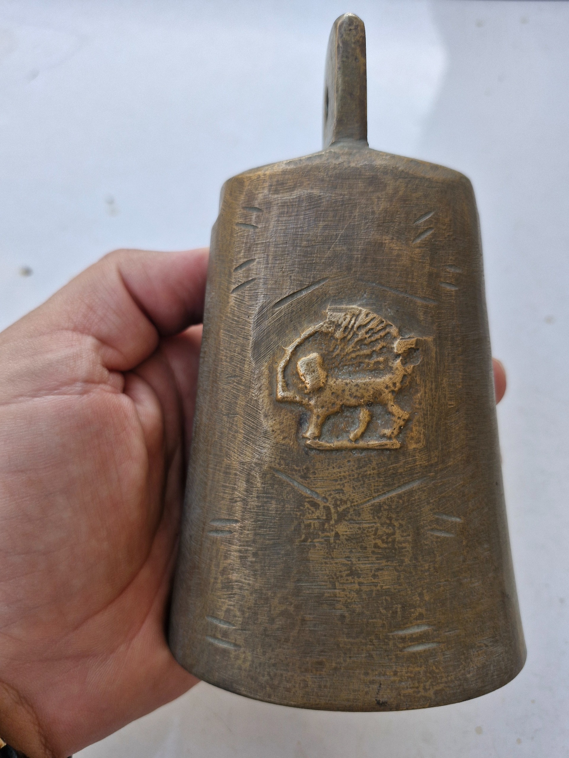 زنگ برنجی گوشواره ای