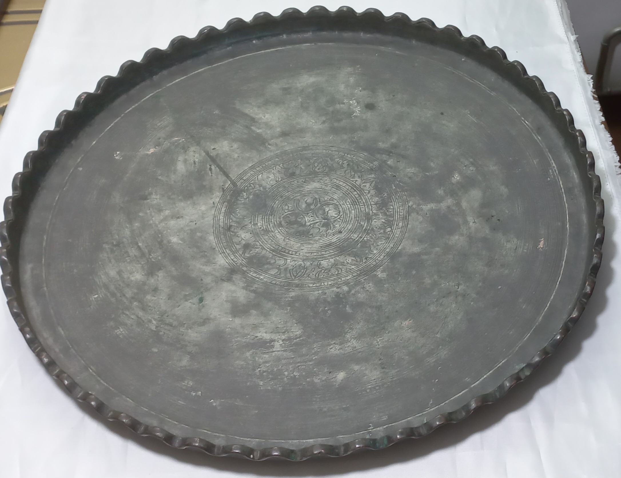 سینی مسی. قدیمی. دستساز. وزن 4.800