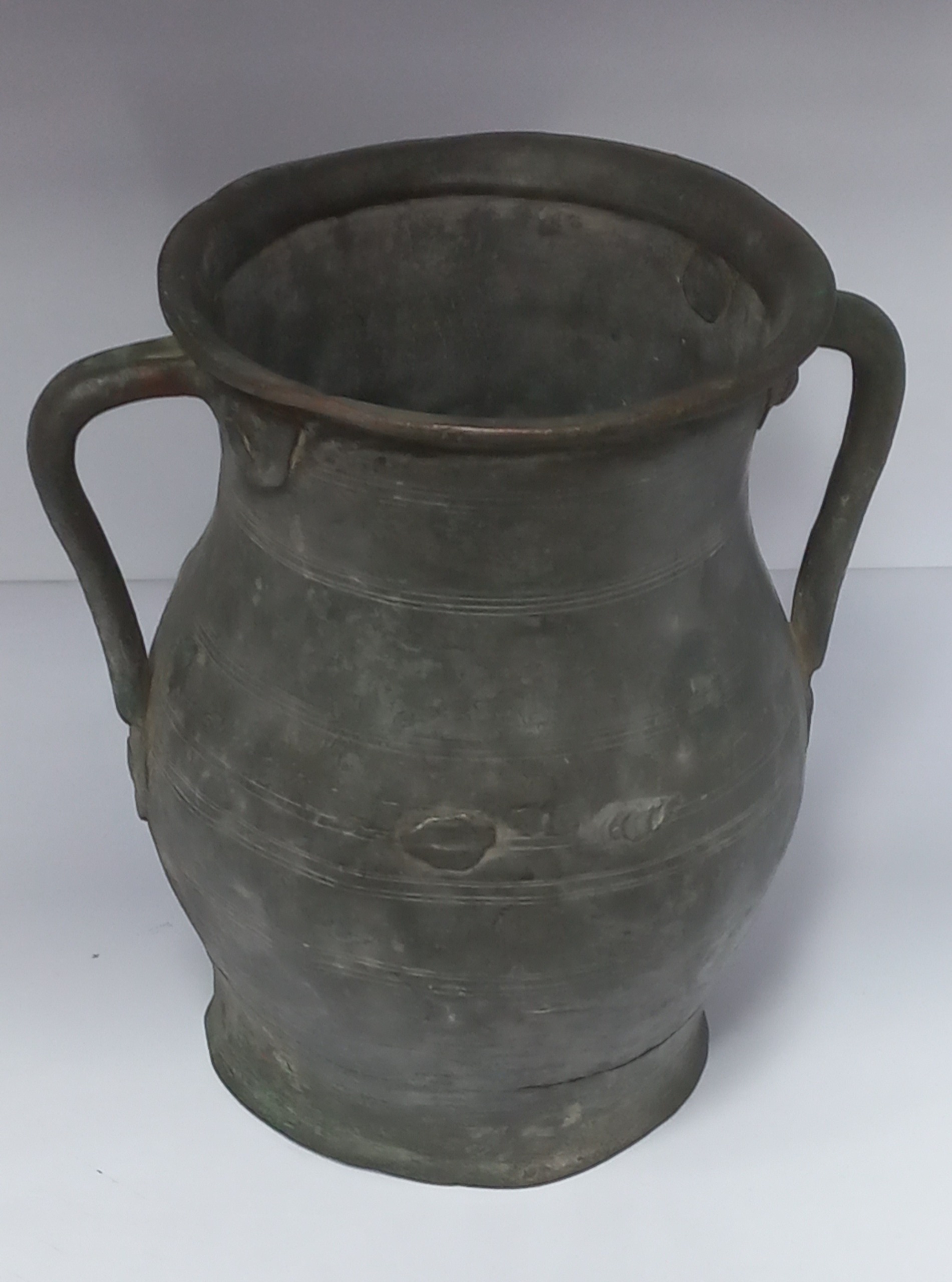 خمره مسی کوچک. قدیمی. وزن حدودی 1.5 کیلومتر