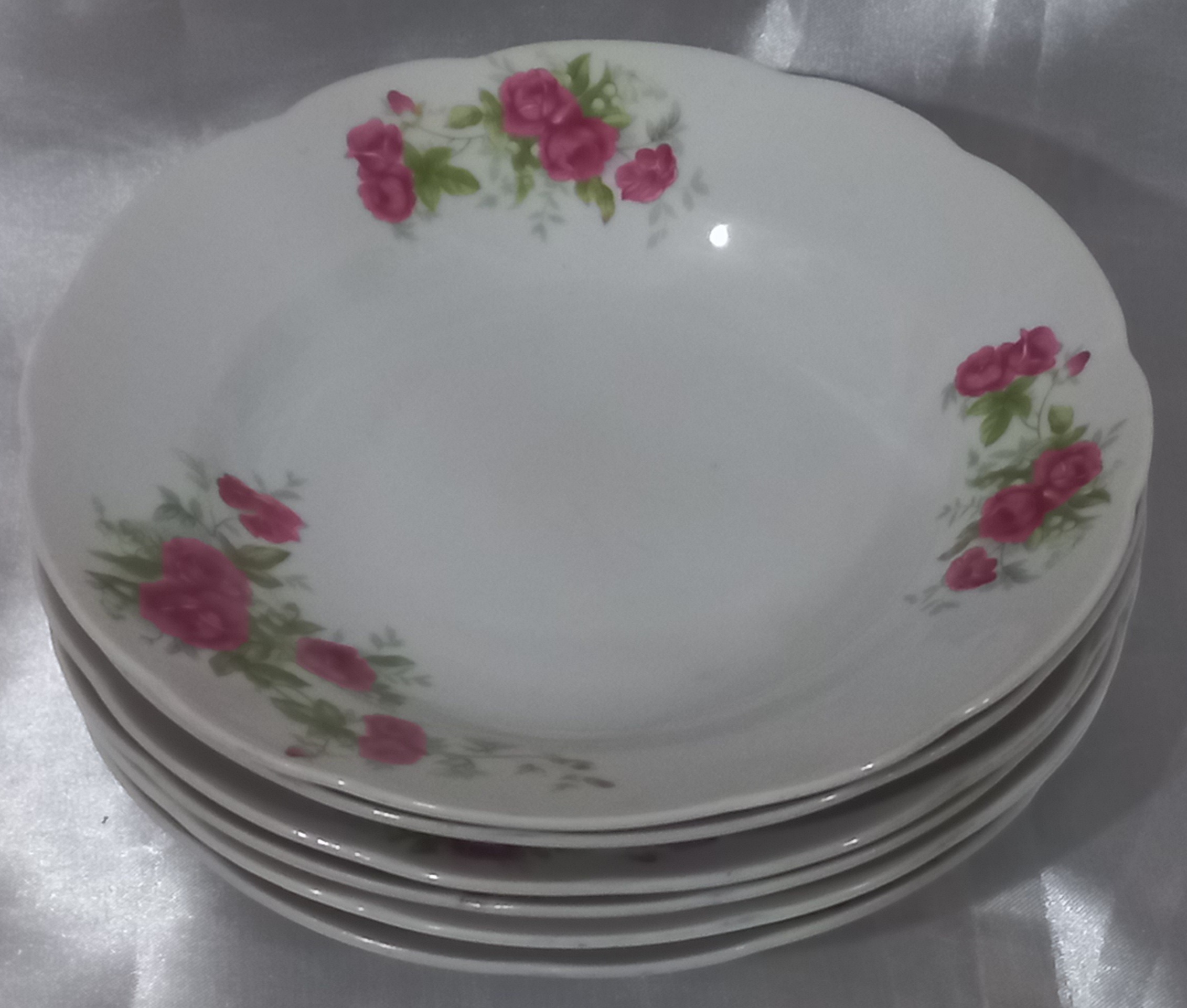 بشقاب چینی. گل سرخی ژاپن. استفاده نشده