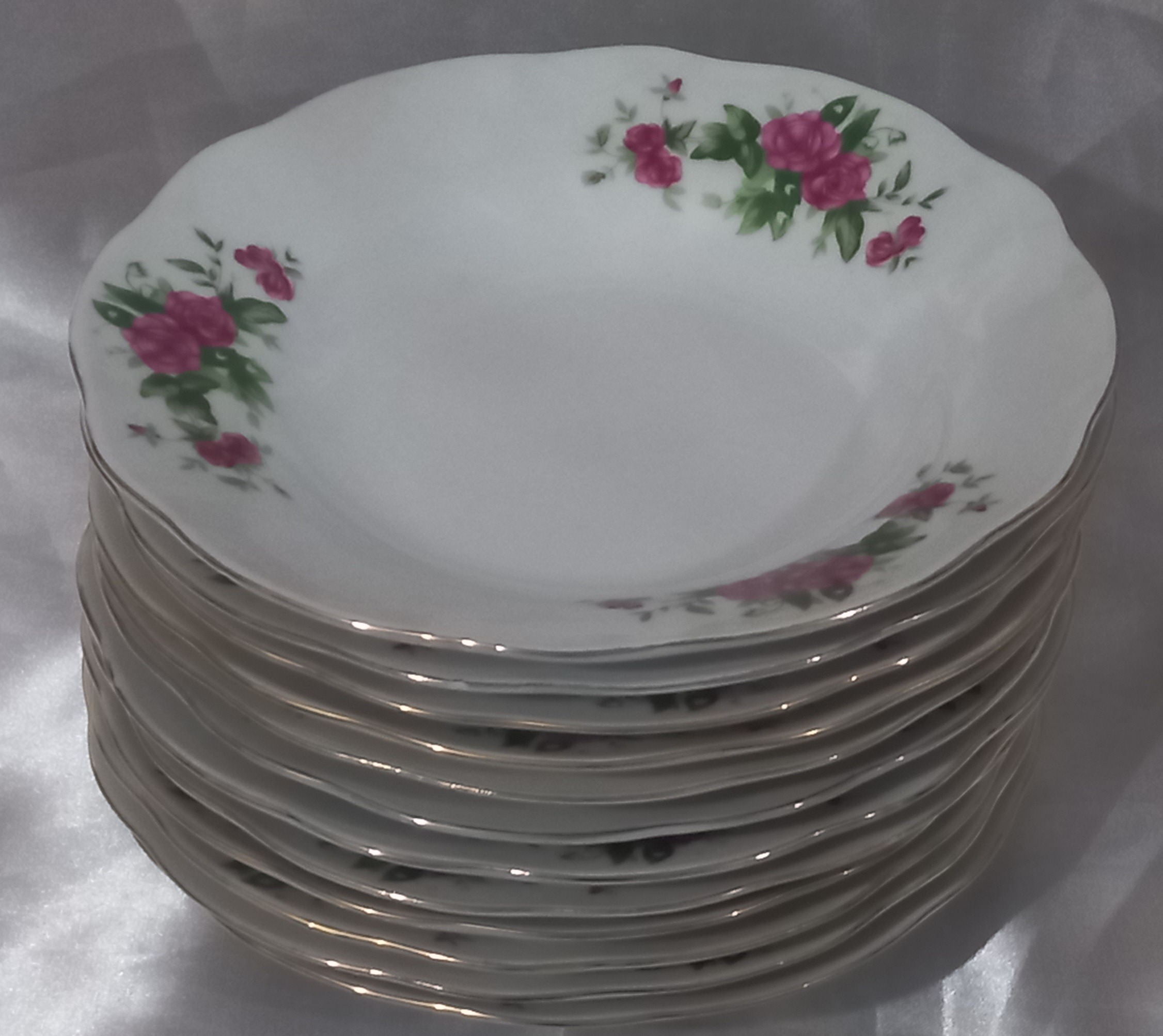 بشقاب چینی. گل سرخی چینی. استفاده نشده