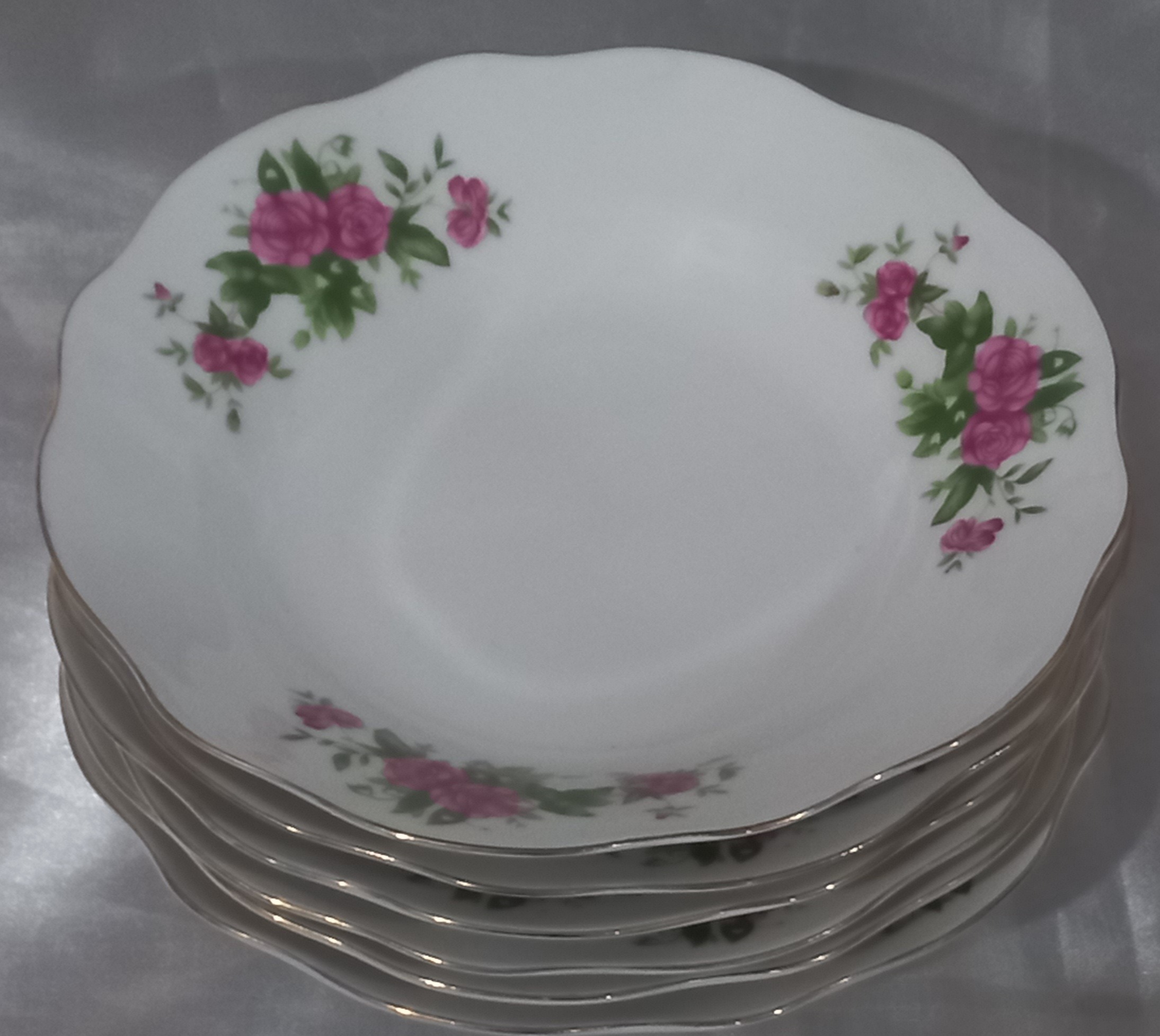 بشقاب چینی. گل سرخی چینی. استفاده نشده