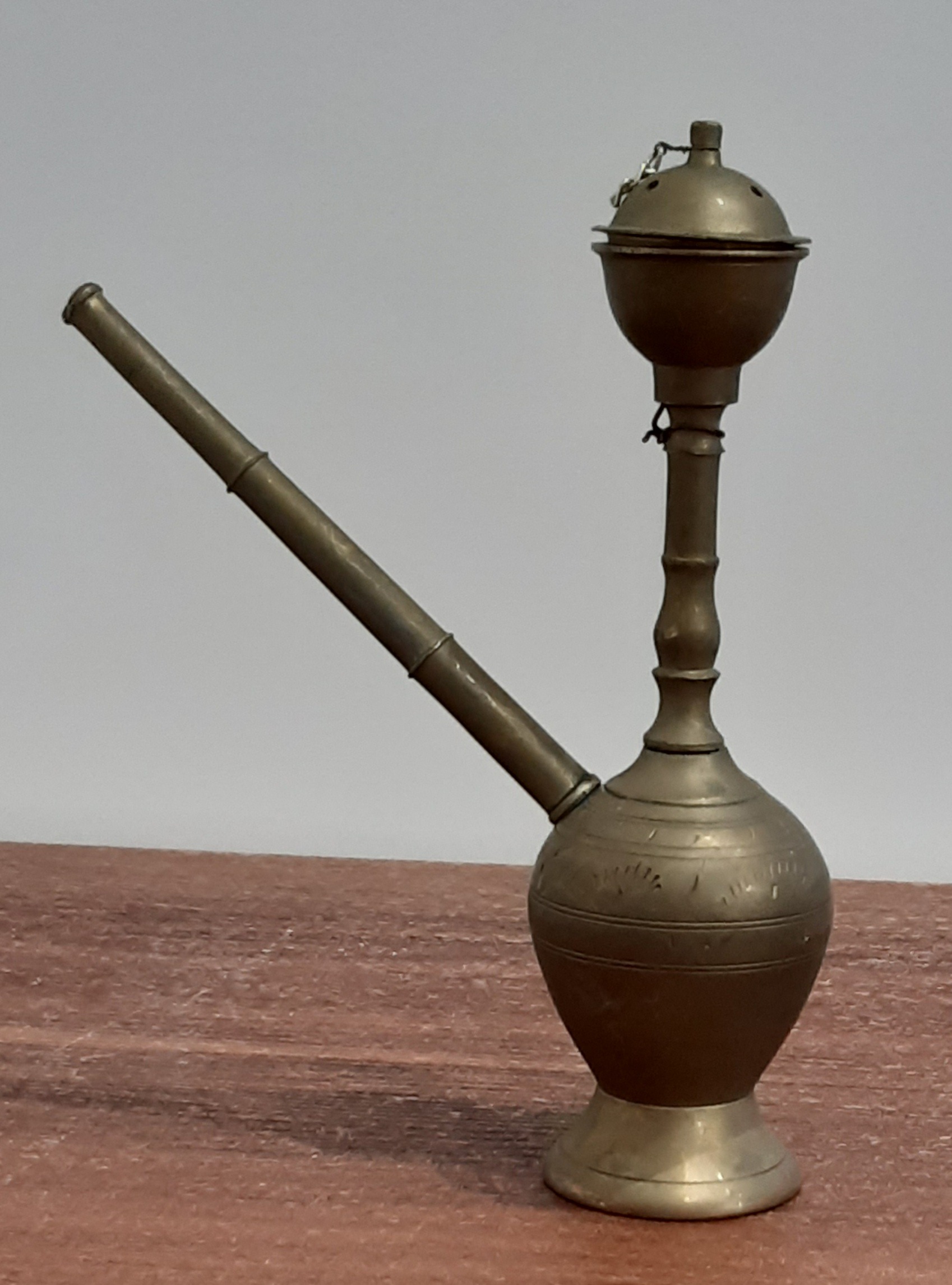 قلیان برنزی دکوری. خارجی