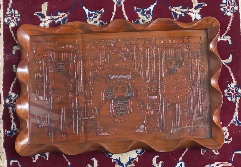 سینی چوبی قدیمی. کار دست. دارای نقش و نگار زیبا