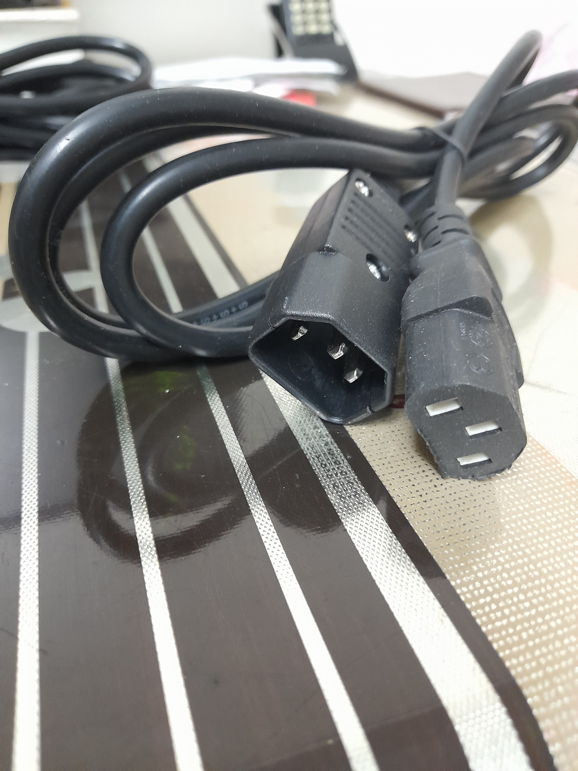 کابل بک تو بک