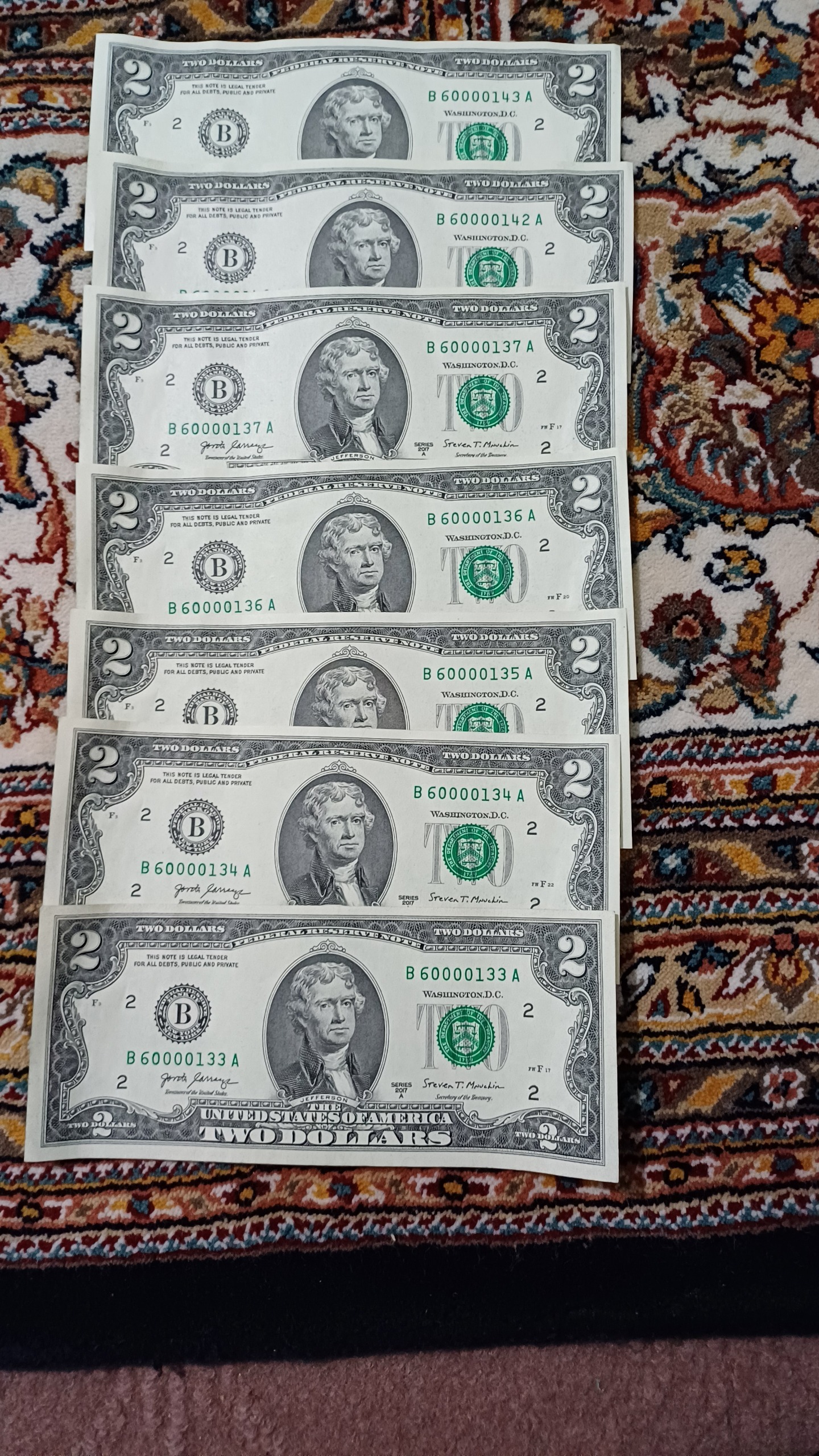 2 دلار آمریکا