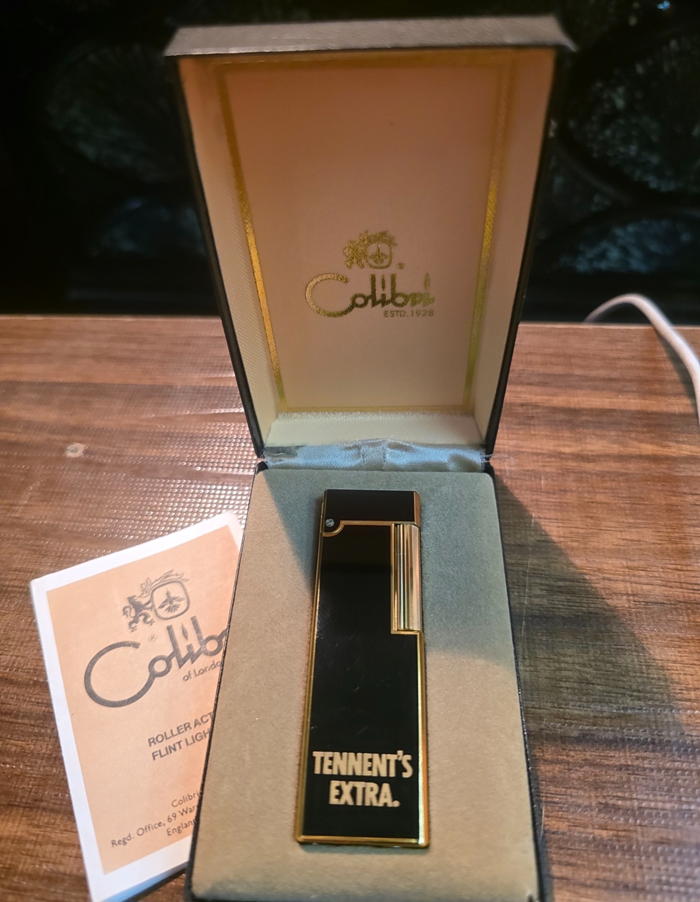 فندک کولیبری لاکی مشکی با خطوط طلا
