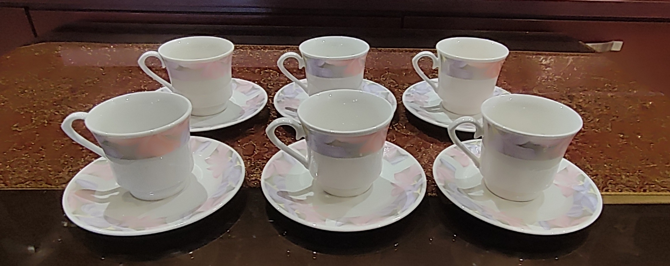 یک دست فنجان ونعلبکی قدیمی