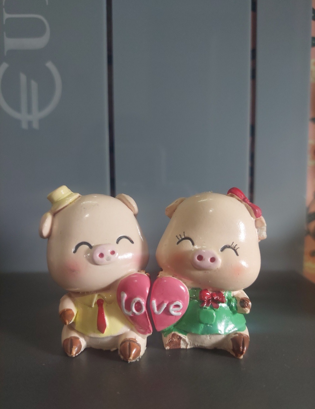 مجسمه توپر خوک عشقولی