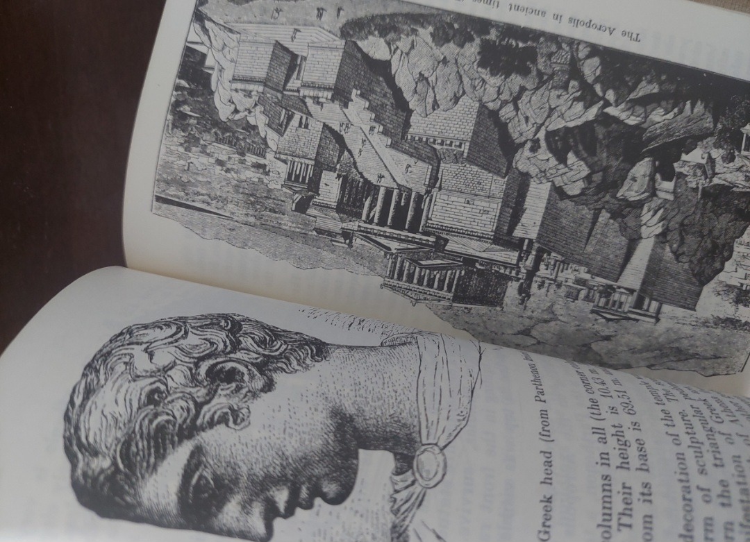 کتاب انگلیسی یونان _عکس دار