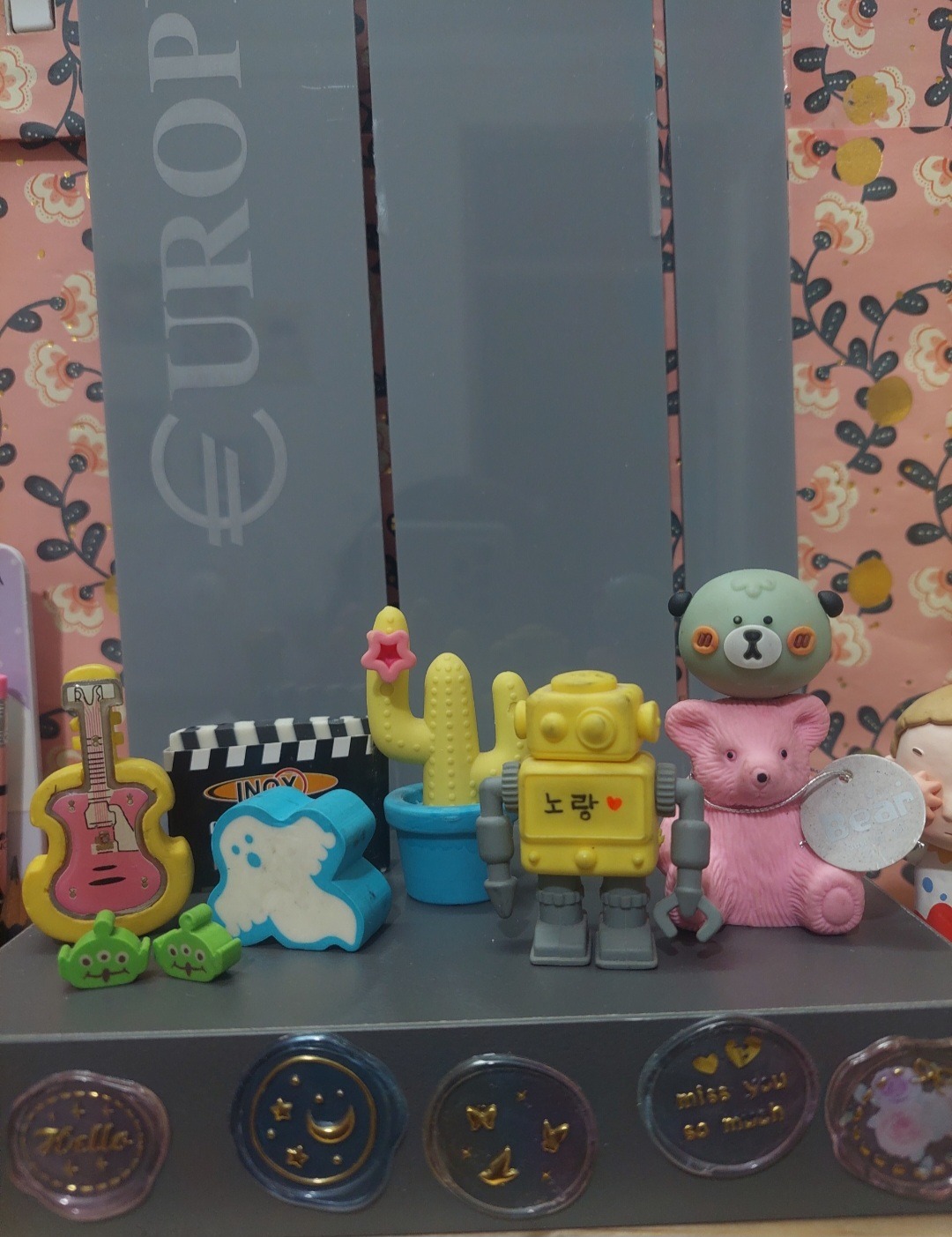 مجموعه پاک کن های قدیمی فانتزی در 2 عکس