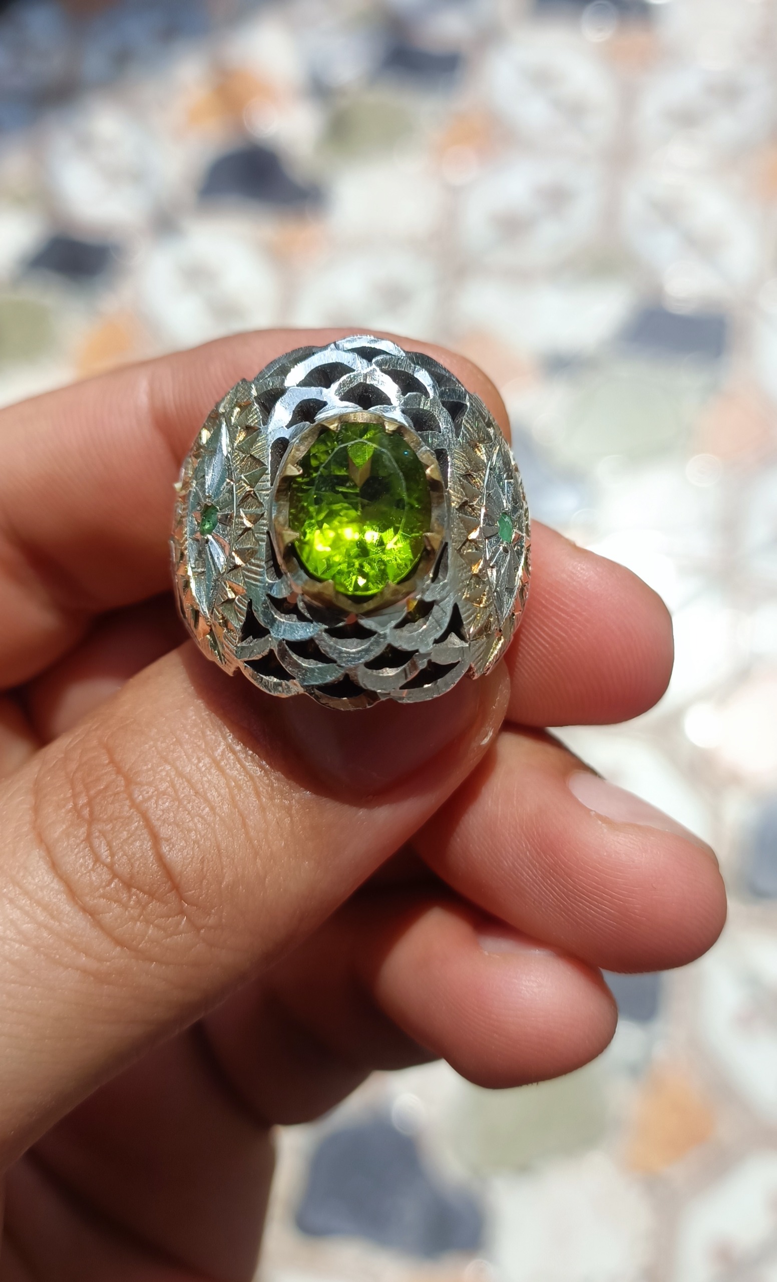 انگشتر زبرجد آفریقایی ، مخراج کاری زمرد زامبی