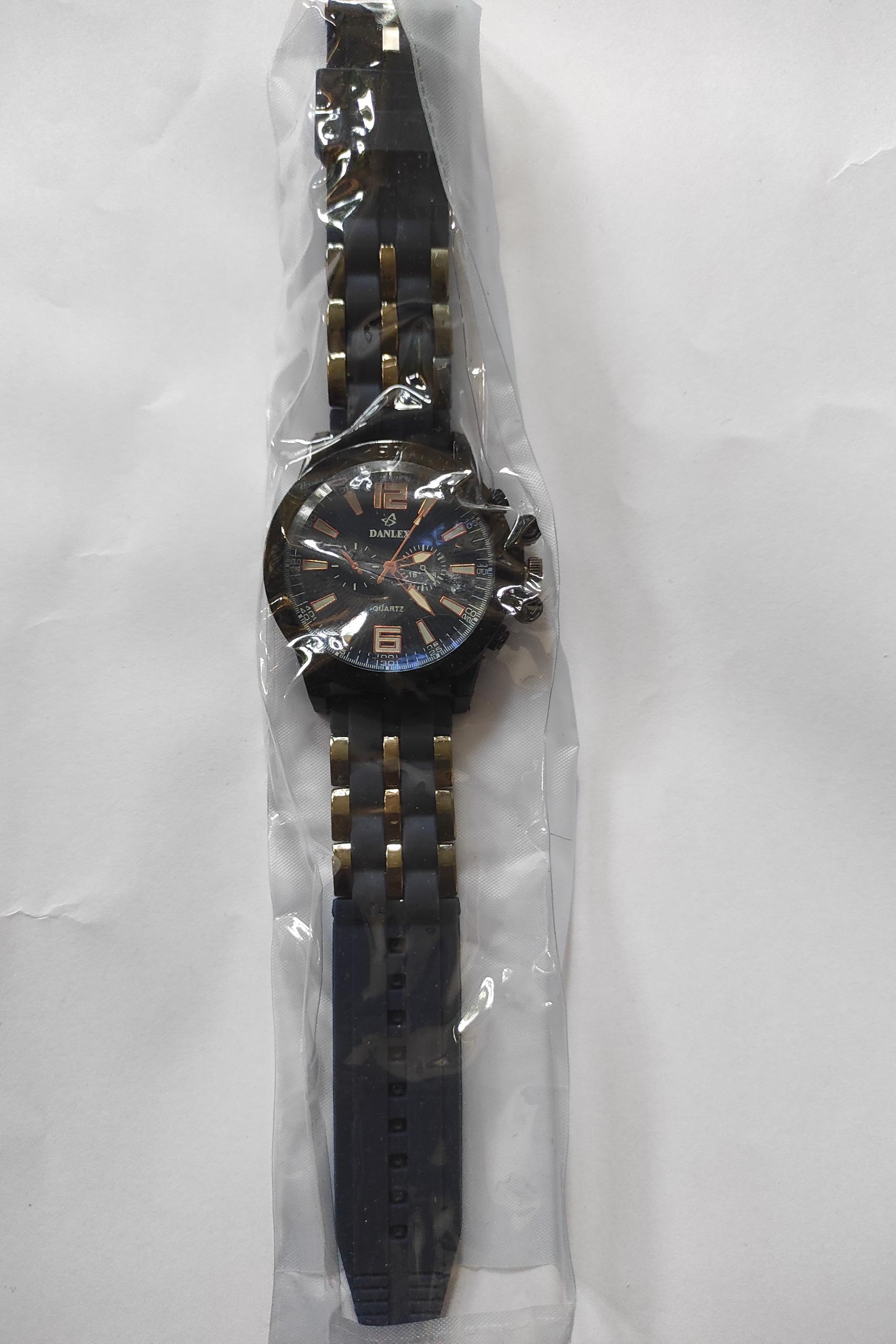 ساعت مچی صفحه بزرگ عقربه ای