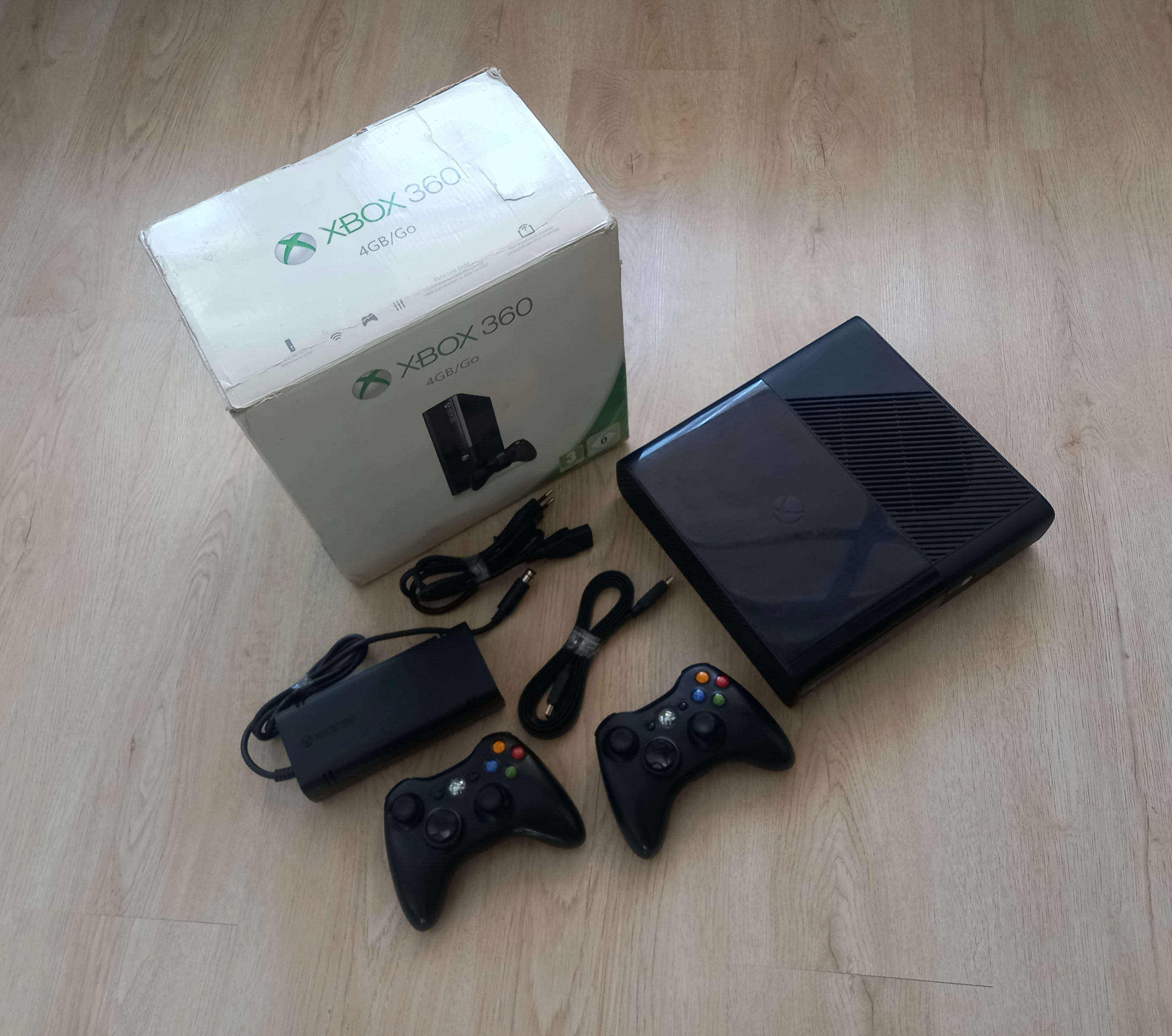 کنسول پلمپ و دست نخورده با دسته اضافه xbox 360