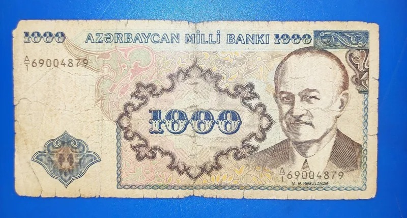 1000 منات آذربایجان 14040418