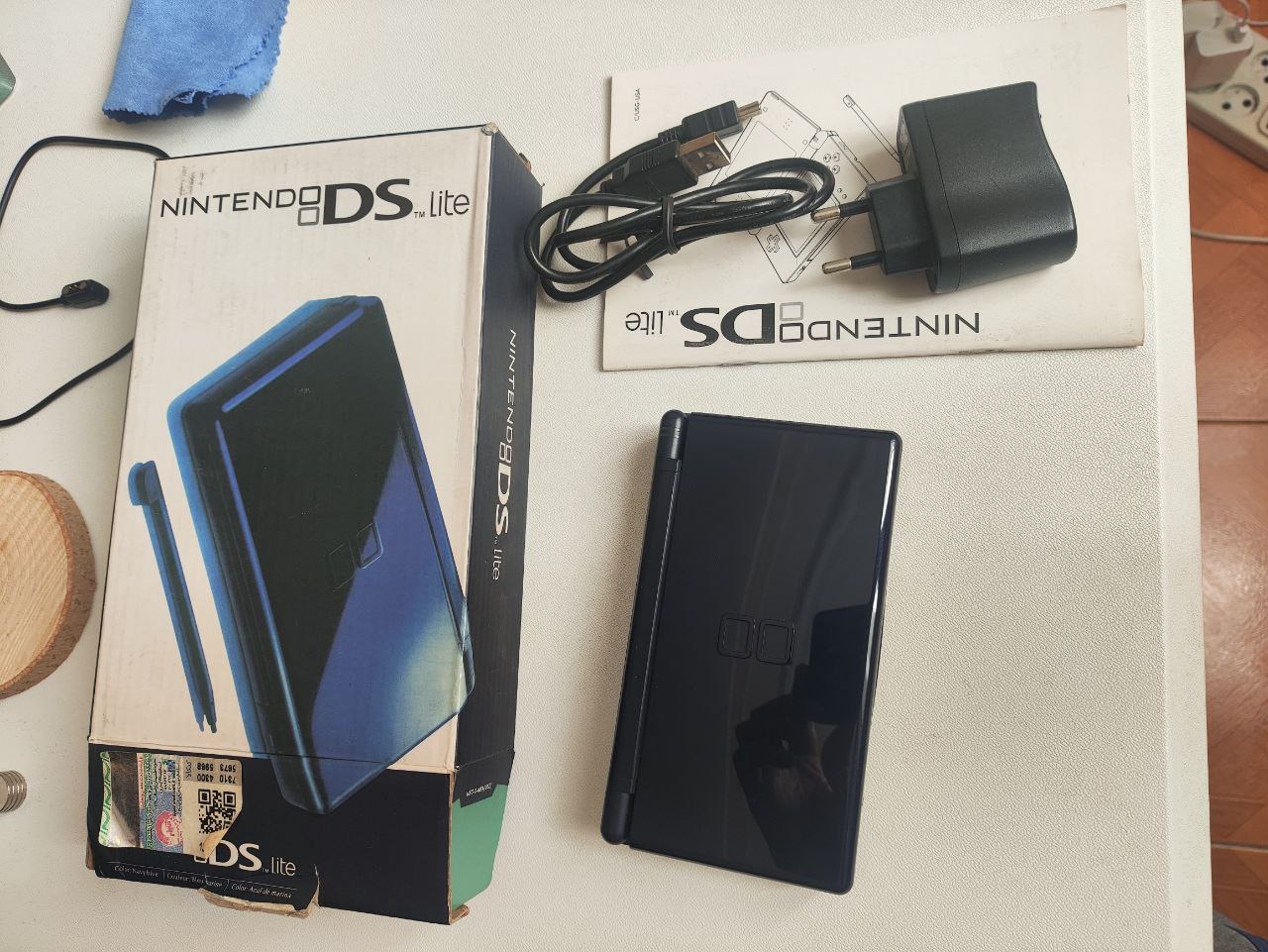 نینتندو Ds Lite سرمه ای با کارتن و شارژر