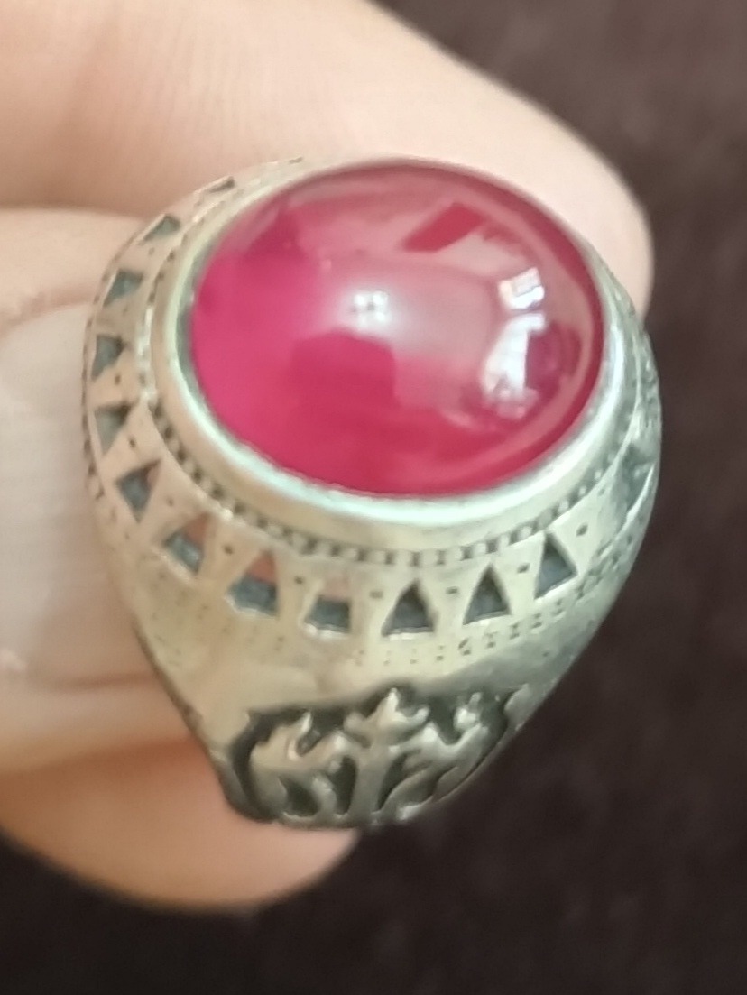 انگشتر نقره با نگین یاقوت