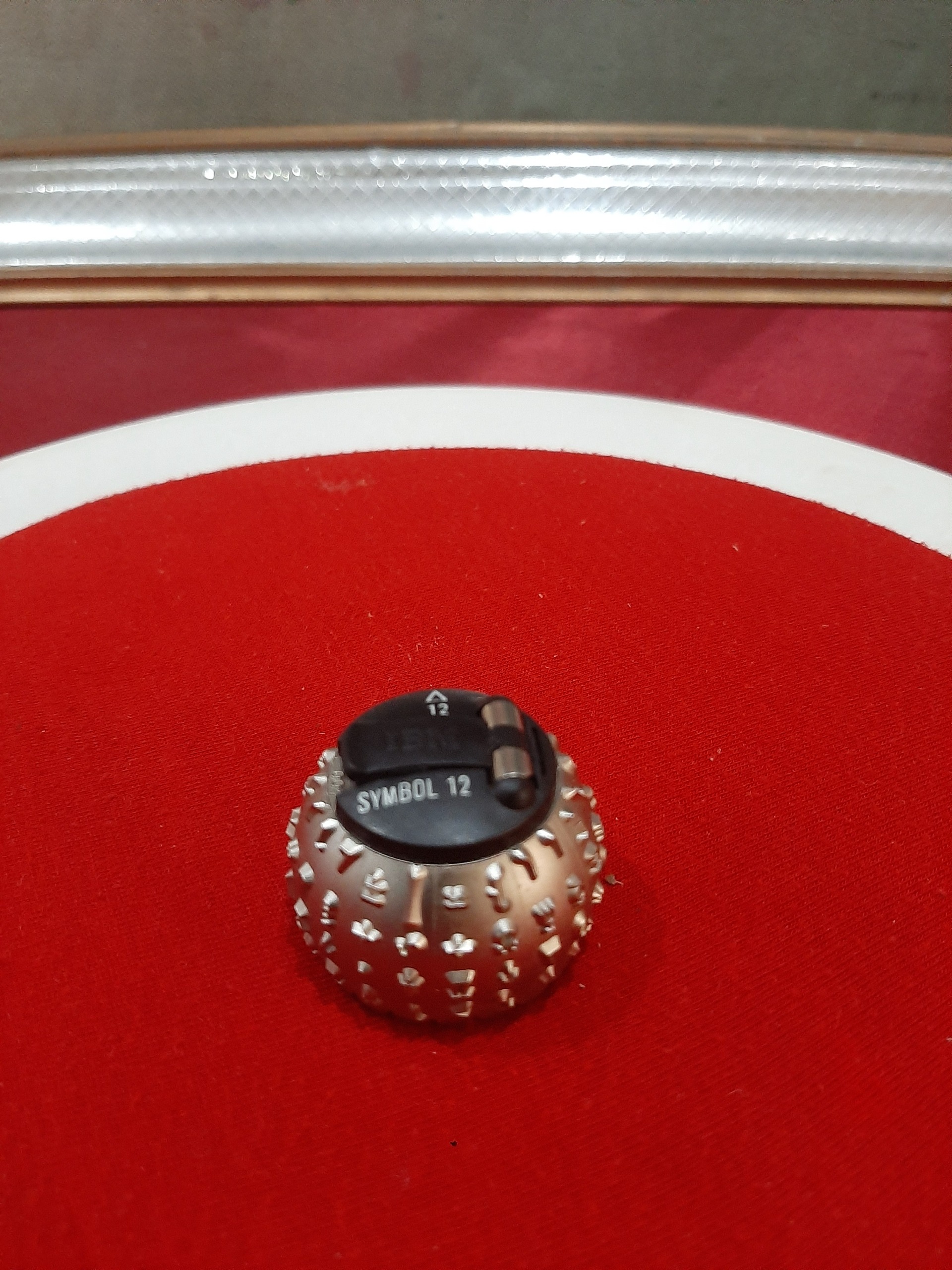 گوی حروف symbol ماشین تحریرIBM