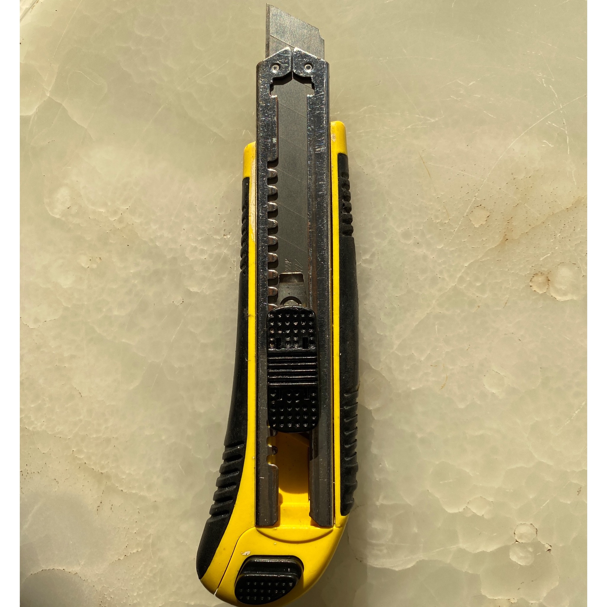 کاتر ASSIST دارای محفظه اضافی تیغه کاتر