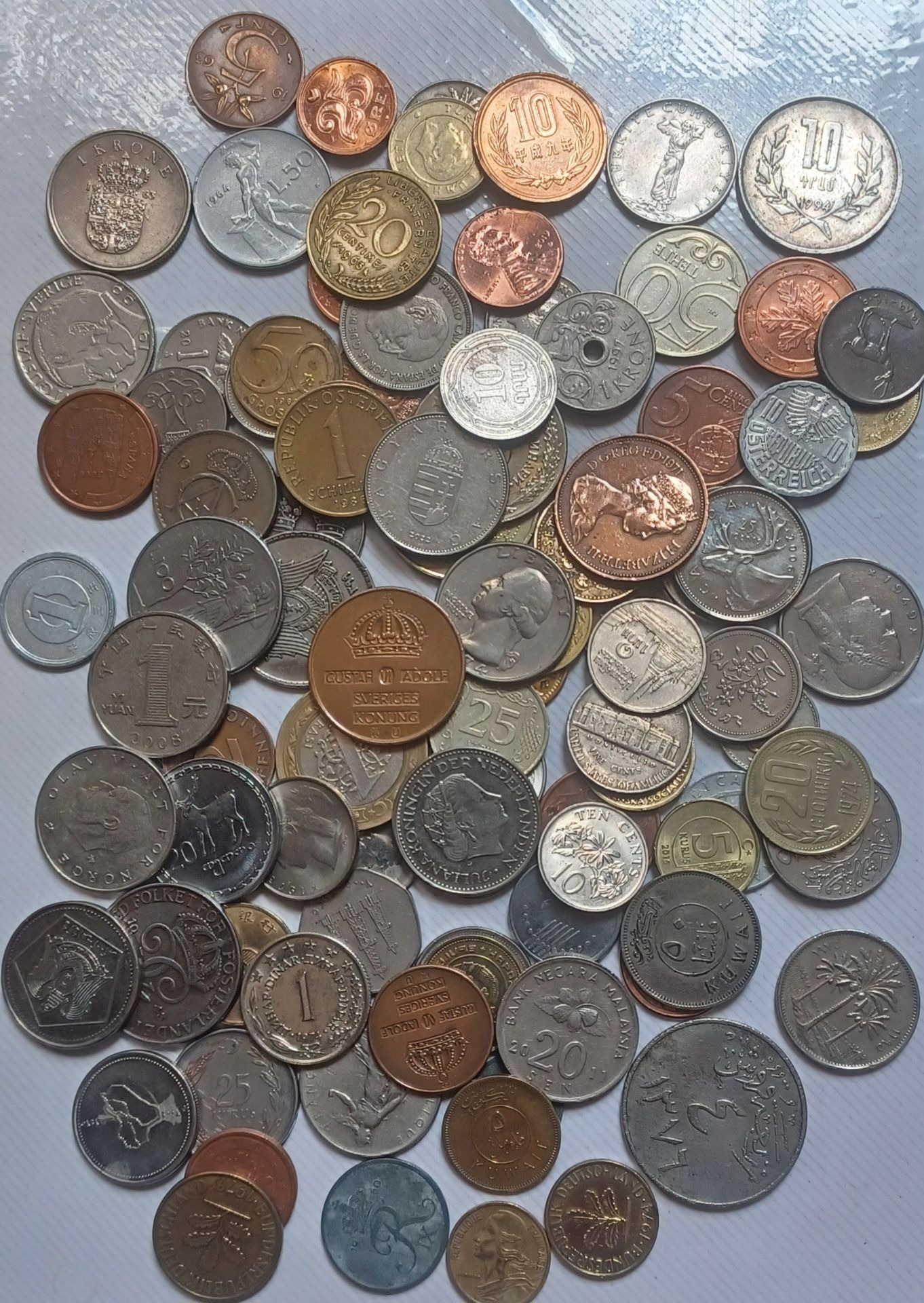 100 عدد سکه خارجی مختلف و بدون تکرار