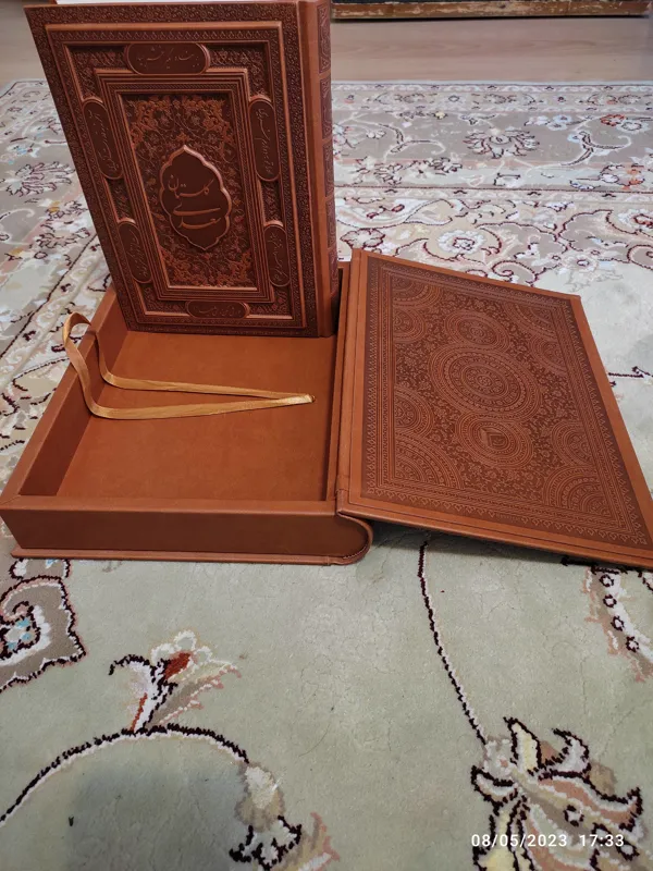 گلستان سعدی گلاسه رحلی باجعبه مخصوص و 360صفحه