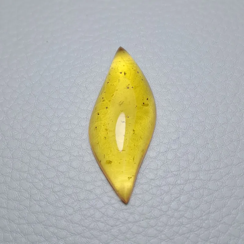 کهربا طبیعی زردوطلایی کاملا طبیعی فاخر