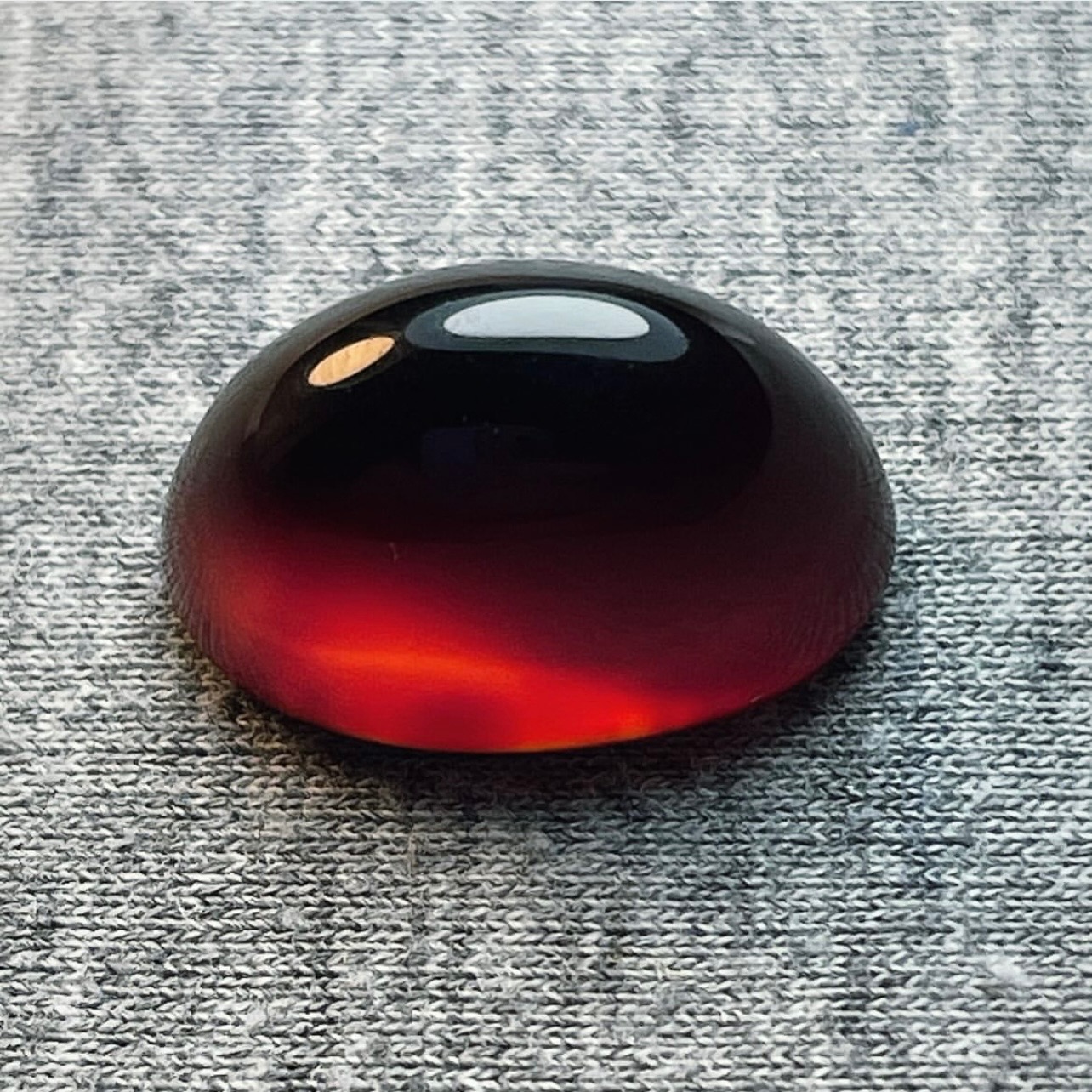 عقیق بی نظیر قرمز کلاه دار