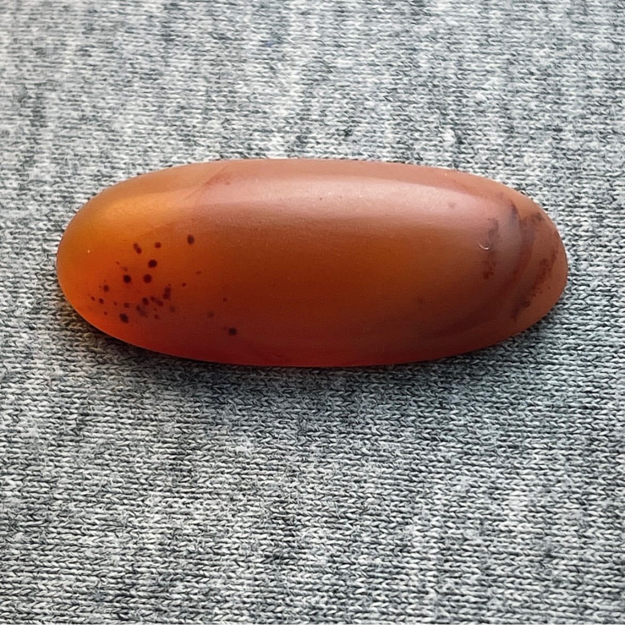 عقیق کهنه تراش بادامی