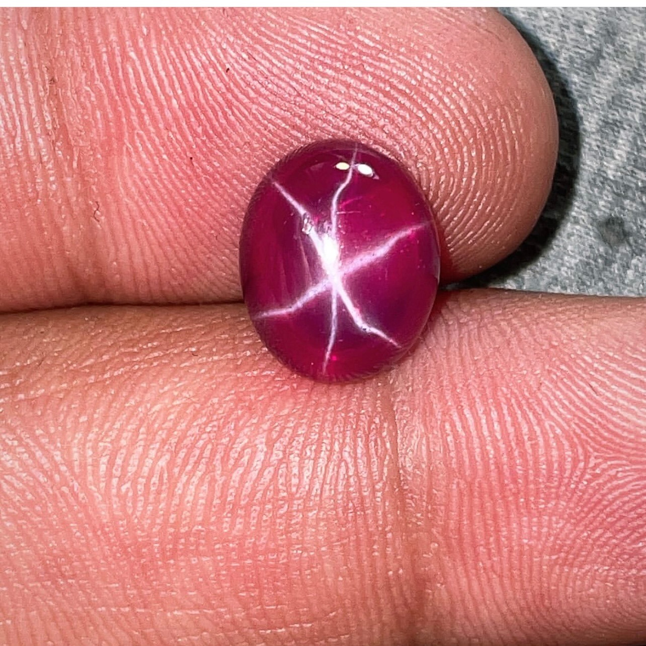 یاقوت استار سرخ شش پر