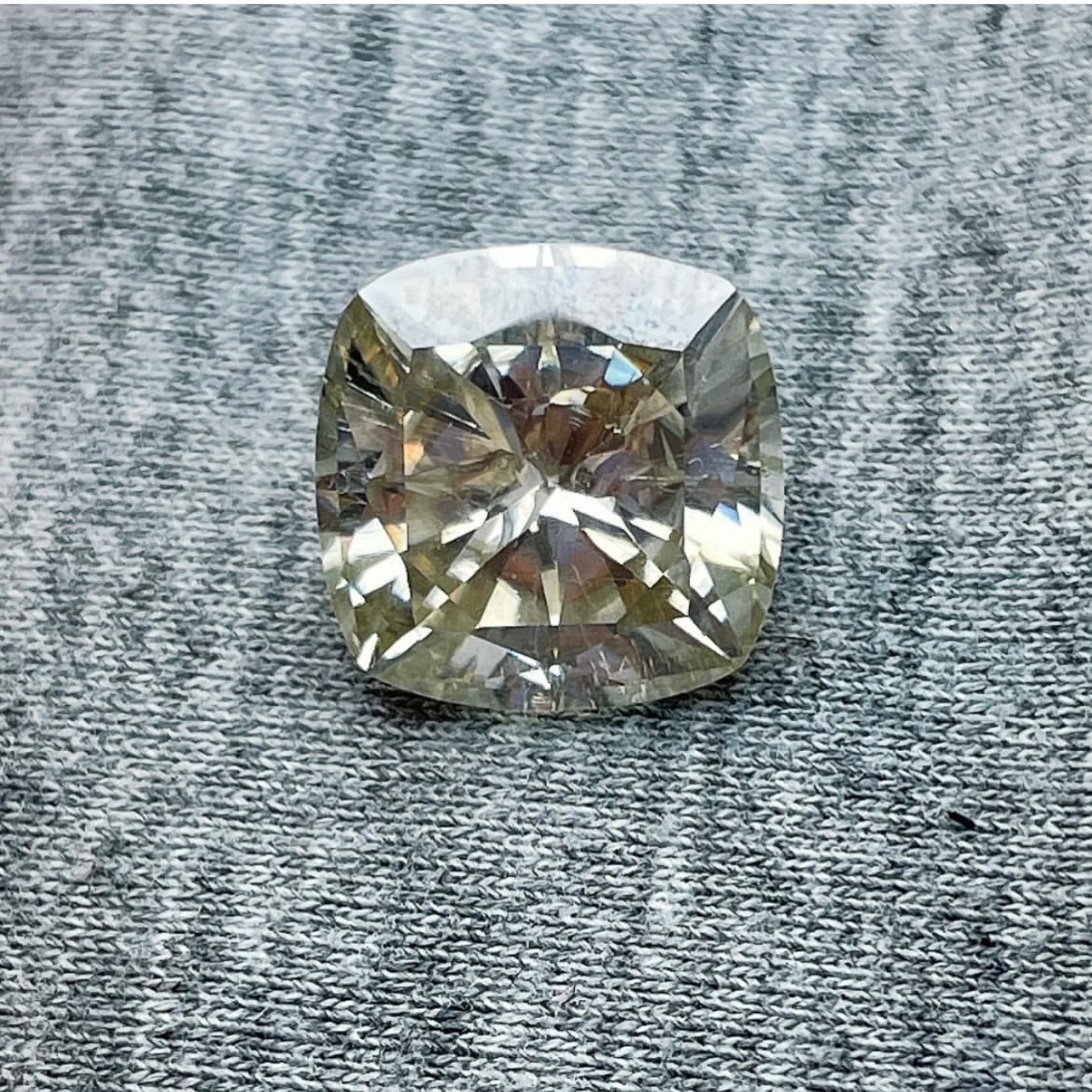 جواهر موزانایت روسی اصل طلایی سفید